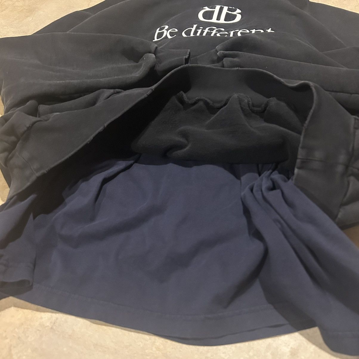 Balenciaga × Designer RARE Balenciaga “Be Different” Layered Oversized Hoodie Size US S / EU 44-46 / 1 - 8 Thumbnail