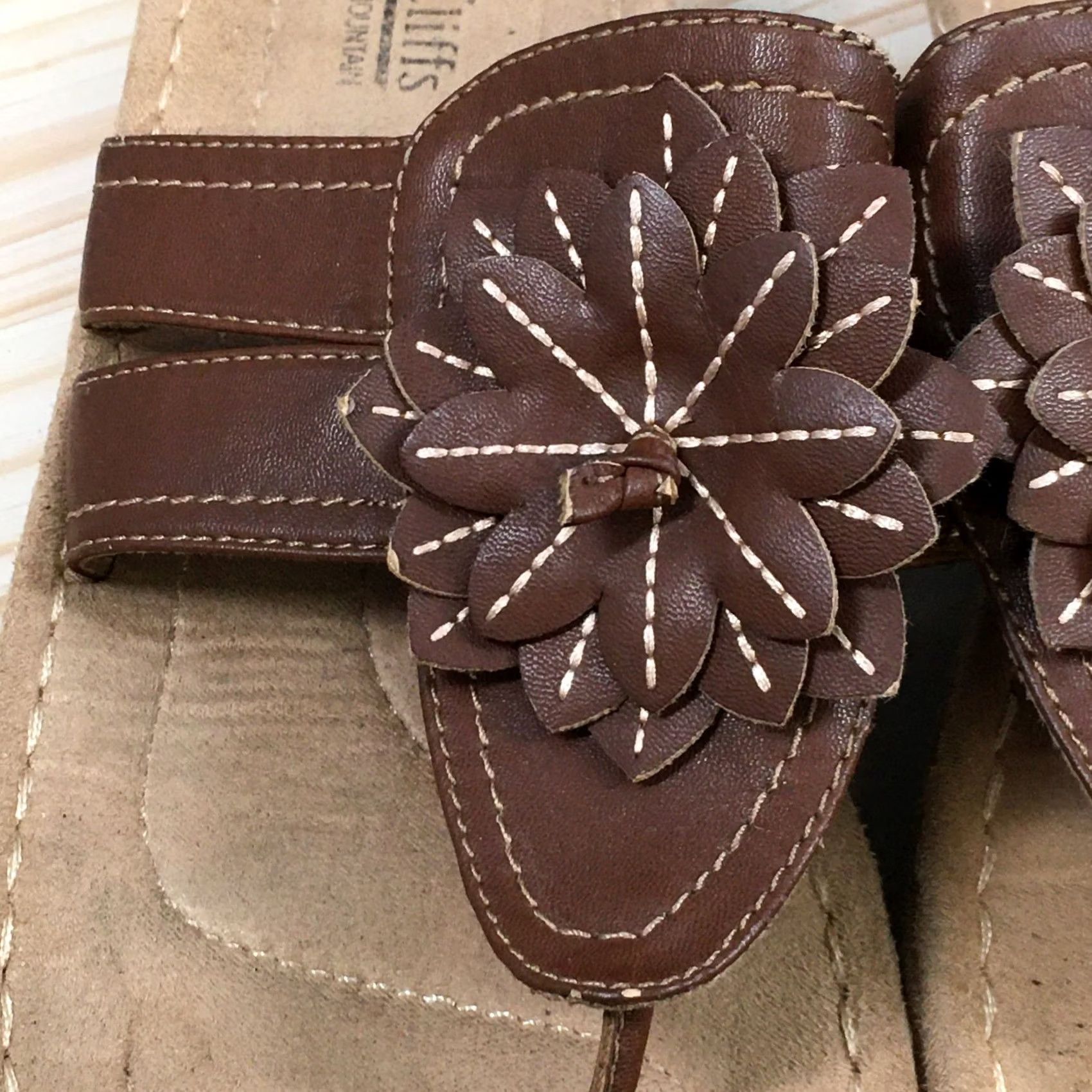 Vintage Cliffs by White Mountain Cupcake II Sandals Womens 11 M Slip On Thong Brown Size US 11 / IT 41 - 6 Thumbnail