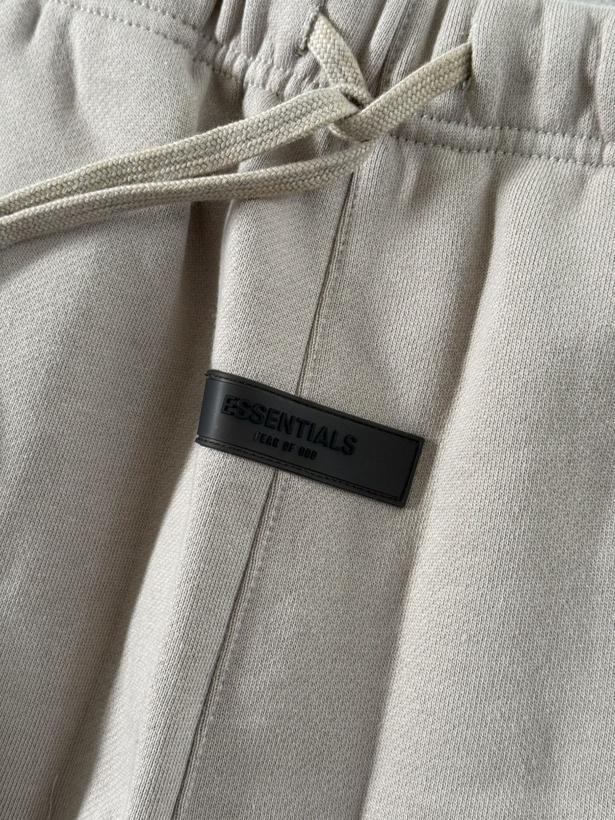 Fear of God FEAR OF GOD ESSENTIALS Logo Sweat Shorts Smoke Size L Large Size US 36 / EU 52 - 3 Thumbnail