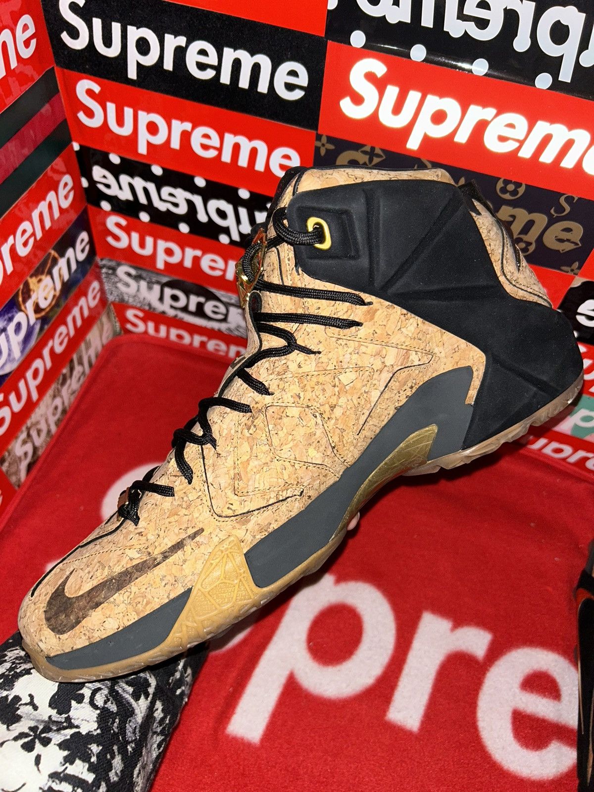 Nike Nike Lebron 12 EXT Cork 768829-100 13 w/ NEW MATCHING SOCKS Size US 13 / EU 46 - 8 Thumbnail
