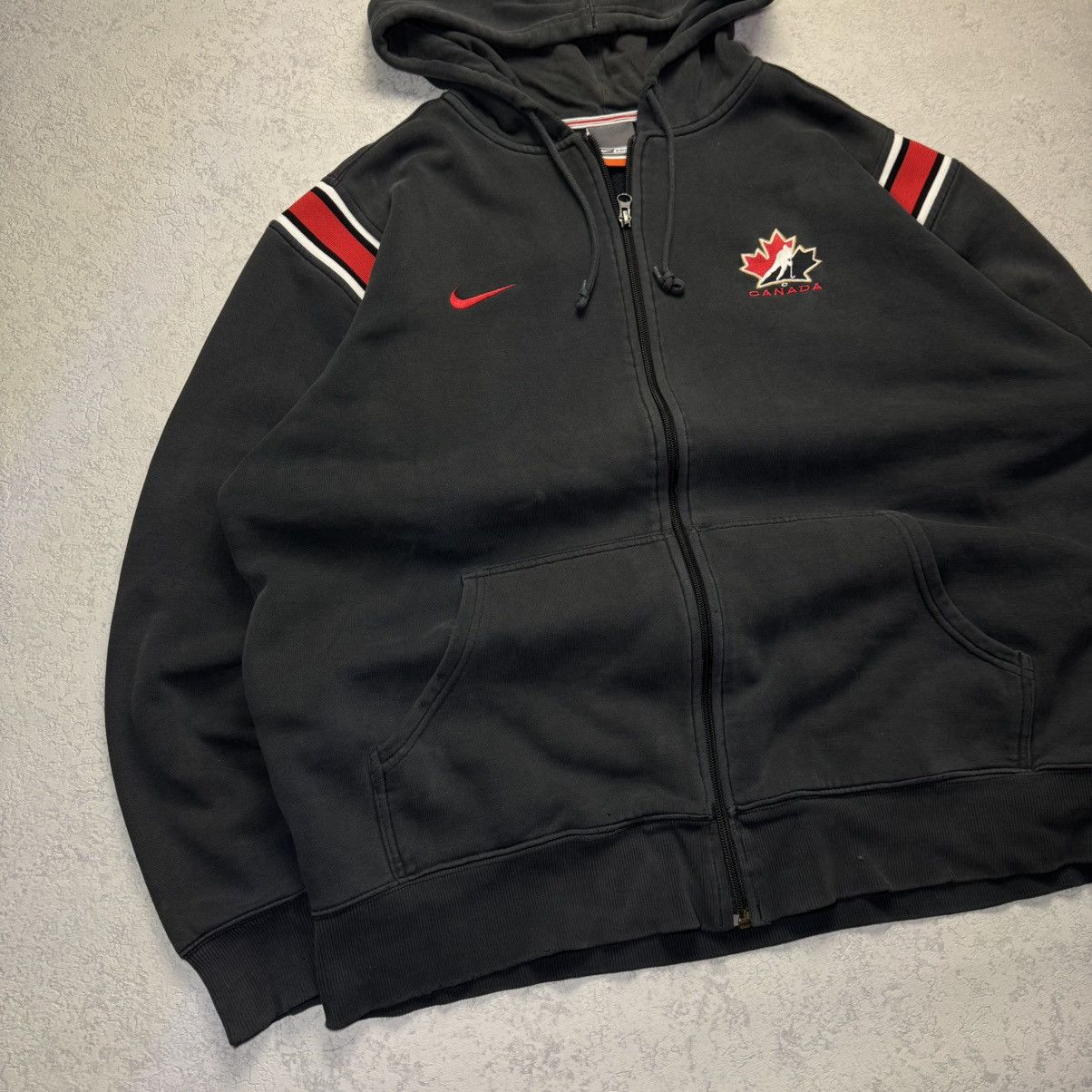 Nike Vintage 00’ Nike Team Canada Faded Distressed Zip Hoodie Size US L / EU 52-54 / 3 - 3 Thumbnail