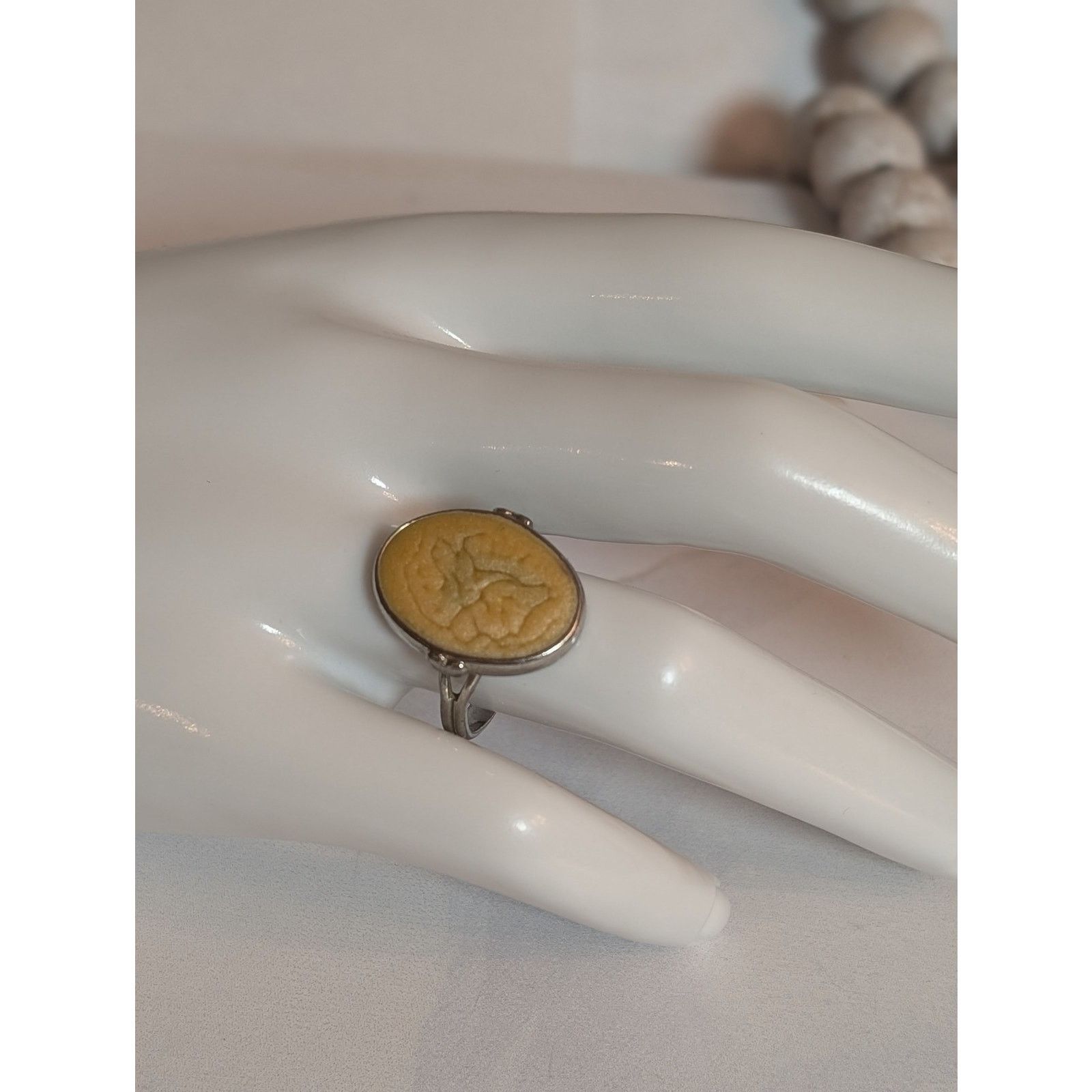 Vintage Pretty VTG 1980s Silver-Tone Champagne Enameled Oval Ring Size ONE SIZE - 2 Thumbnail