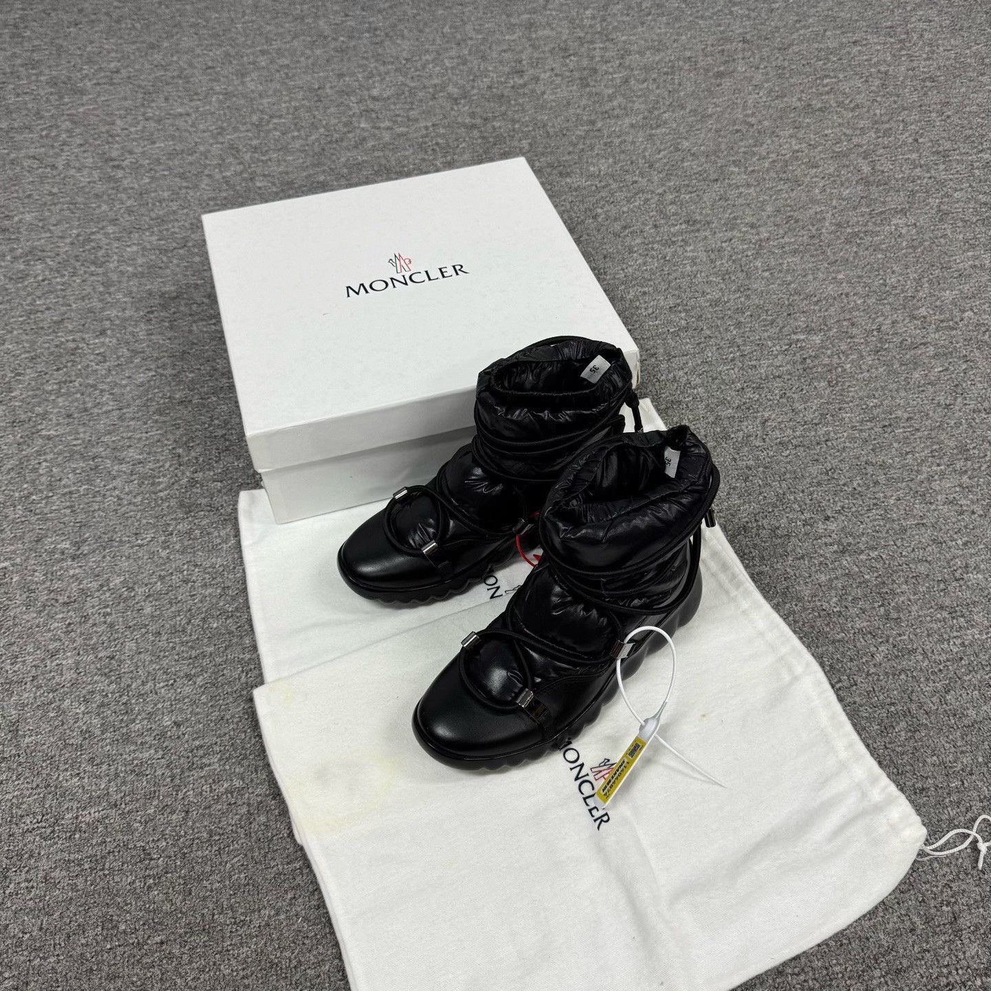 Moncler Moncler Black Down Short Boots Size 35 Size US 4 / IT 34 - 1 Thumbnail