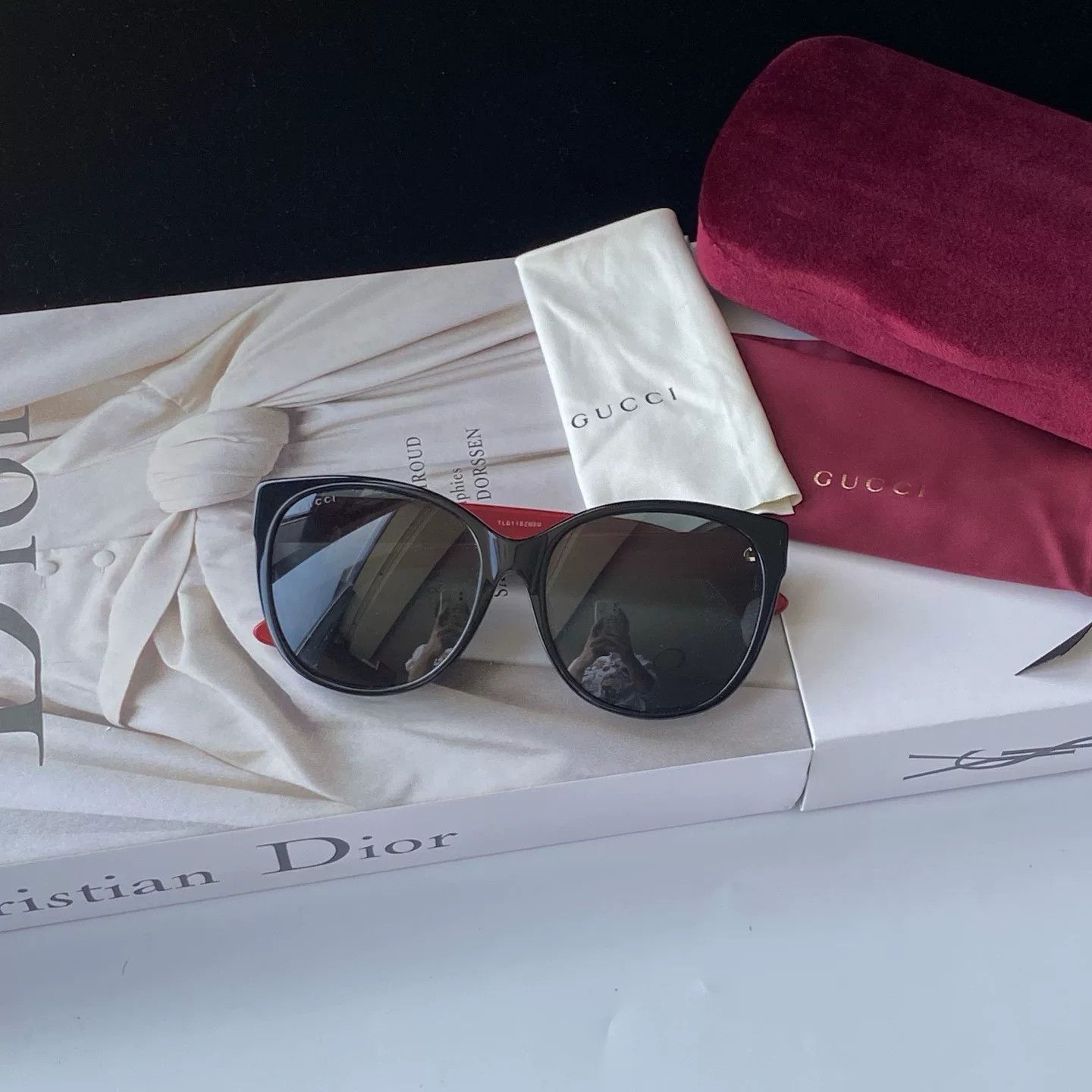 Gucci Gucci Retro Red Bee Round Sunglasses Size ONE SIZE - 1 Thumbnail
