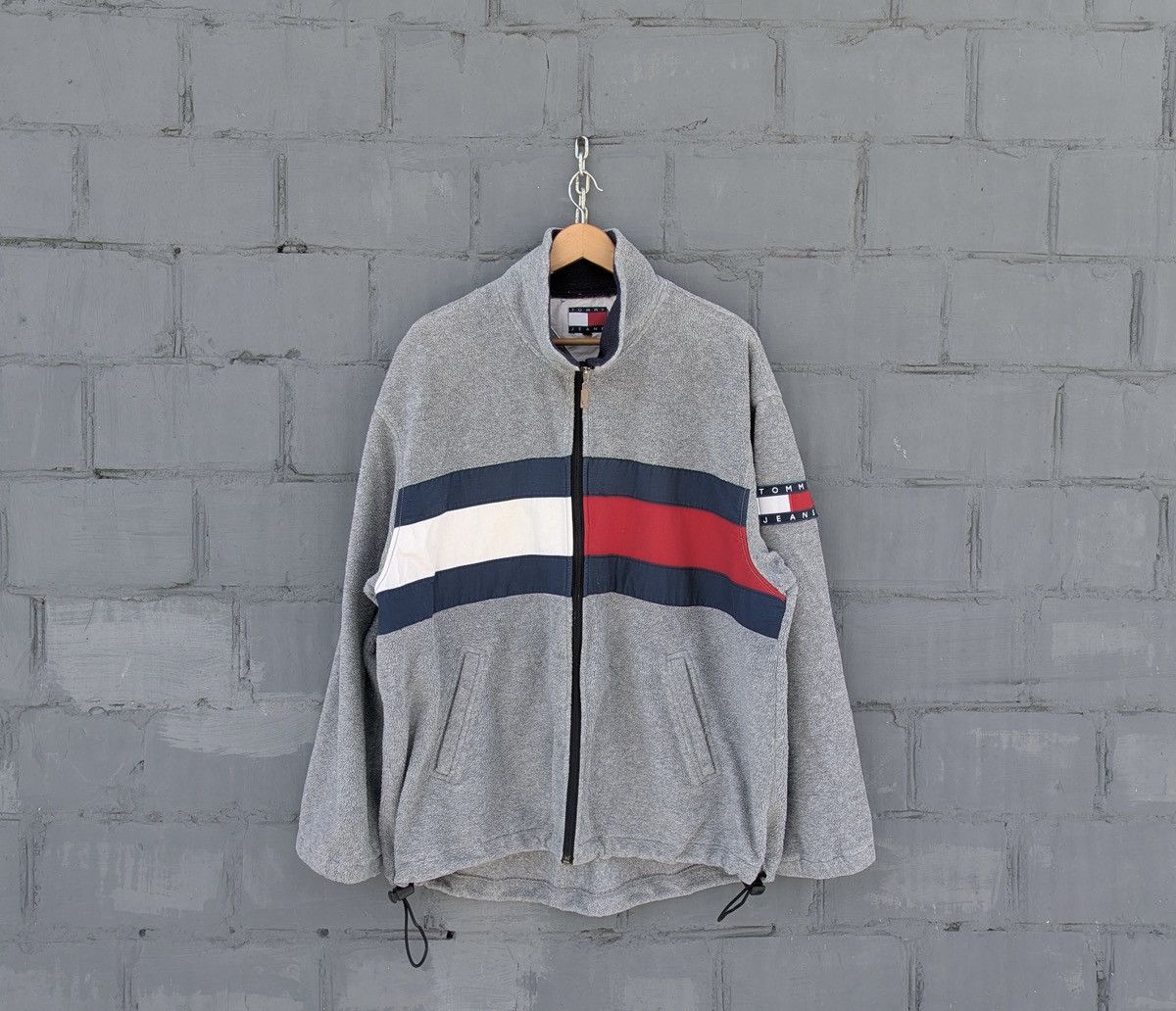 Tommy Hilfiger Tommy Hlfiger Big Flag Logo Fleece Jacket Boxy Fit Vintage Size US L / EU 52-54 / 3 - 1 Thumbnail