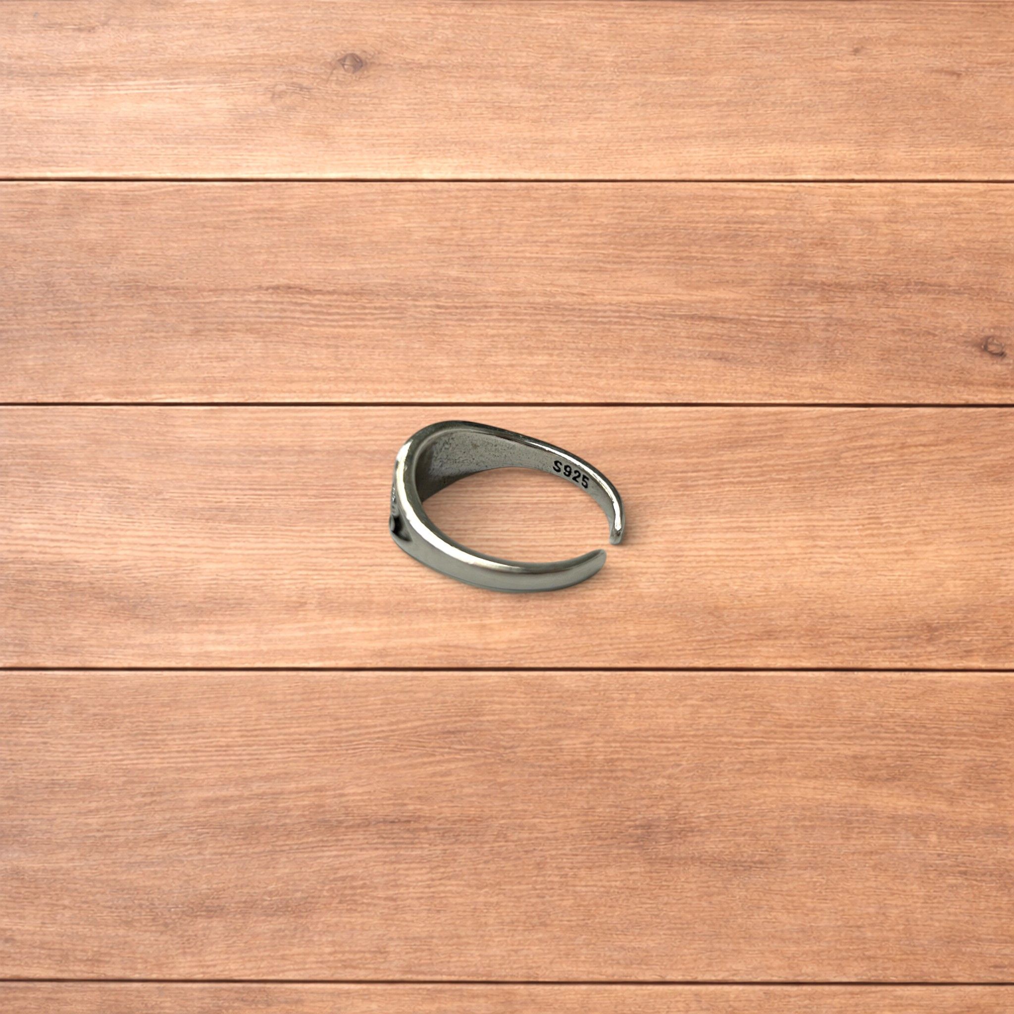 Japanese Brand Vintage style stainless steel retro fish ring in silver. Size ONE SIZE - 6 Thumbnail
