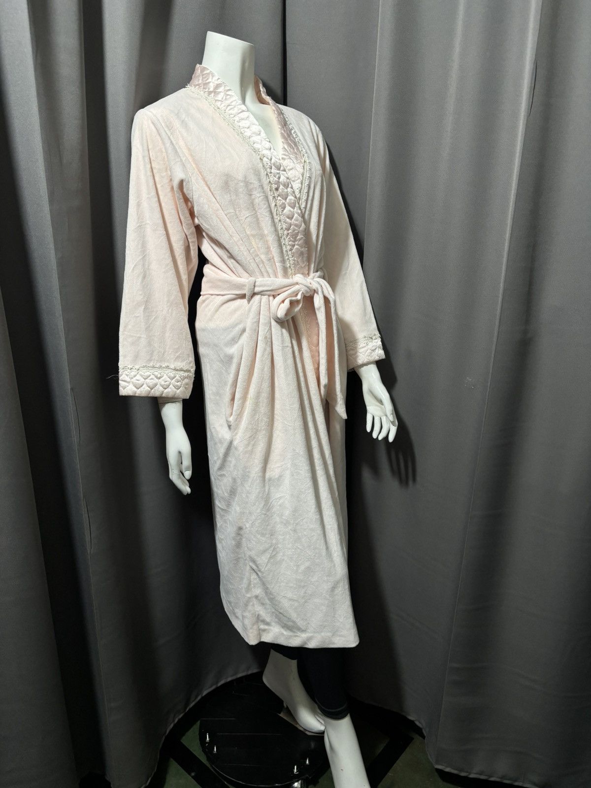 Dior 1970s Christian Dior Le Connaisseur Lace Trimmed Robe Size M / US 6-8 / IT 42-44 - 2 Thumbnail