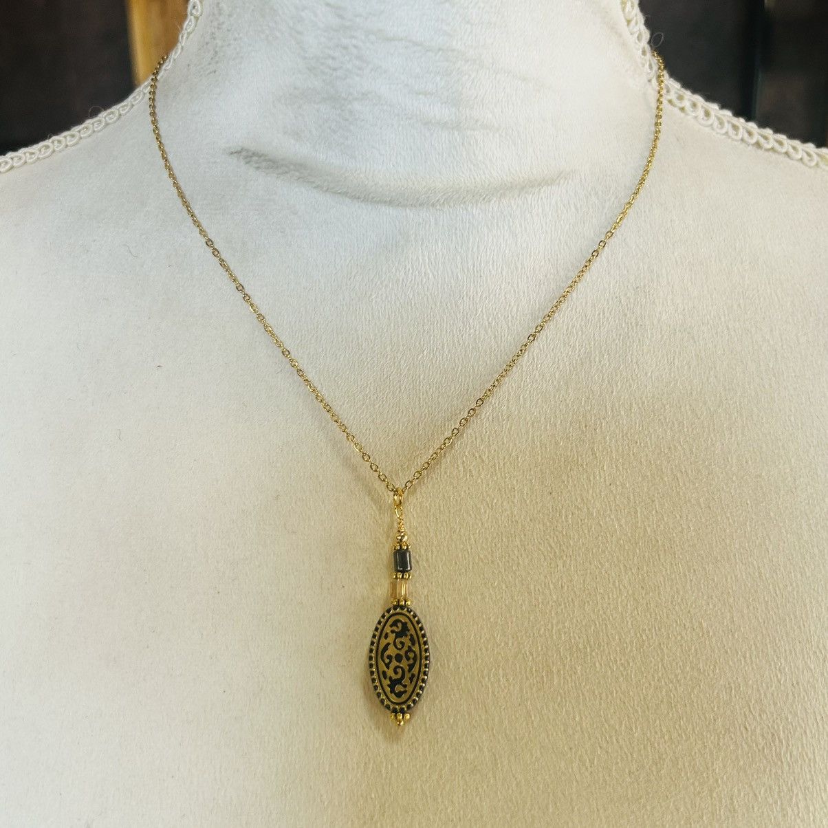 Handmade Handcrafted elegant oval art glass beaded pendant necklace Size ONE SIZE - 3 Thumbnail