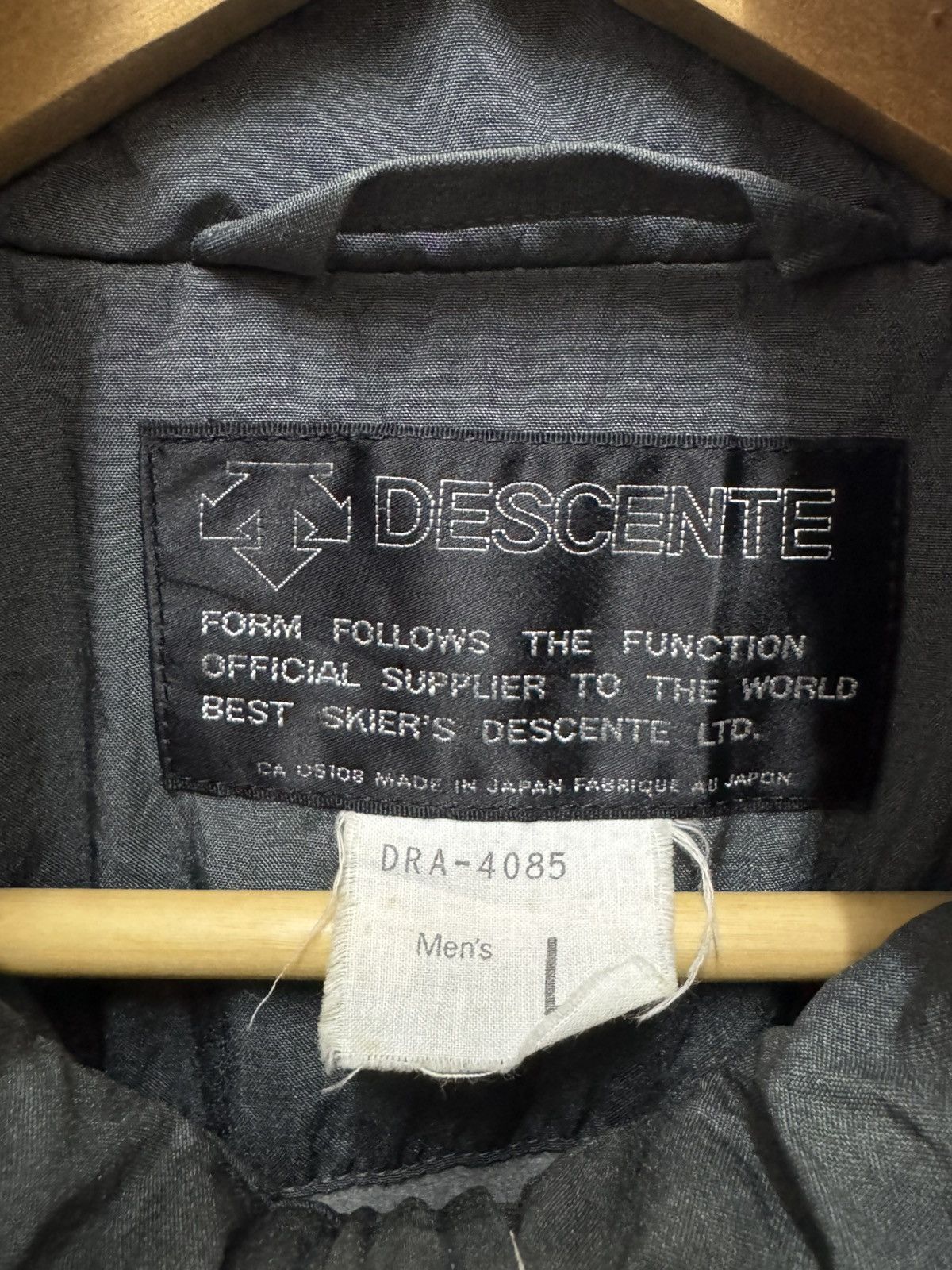 Descente Decente Skiers jacket Size US L / EU 52-54 / 3 - 6 Thumbnail