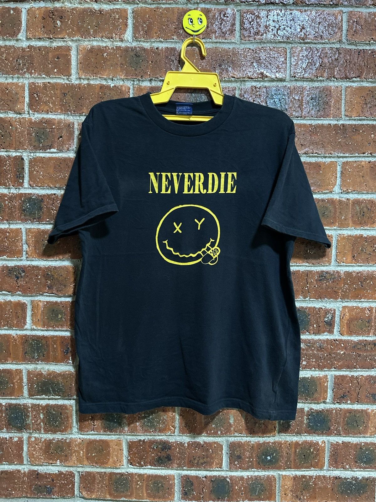 Band Tees × Vintage Vintage NeverDie Smiley Capital Radio One Tee Size US L / EU 52-54 / 3 - 1 Thumbnail
