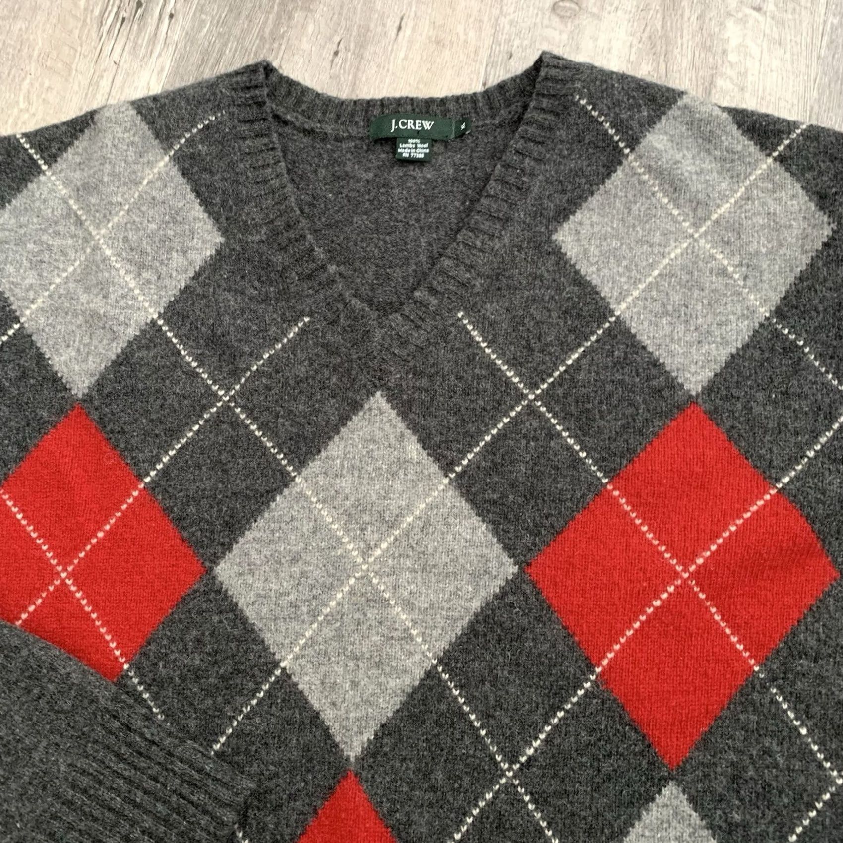 J.Crew VINTAGE J. Crew Sweater Mens XL Gray Red Argyle Lambs Wool V-Neck Pullover Dad Grandpa Size US XL / EU 56 / 4 - 3 Thumbnail
