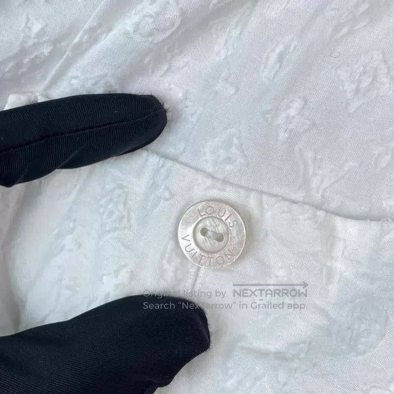 Louis Vuitton Louis Vuitton 23Ss white logo embossed full-print cotton e Size US 34 / EU 50 - 3 Thumbnail