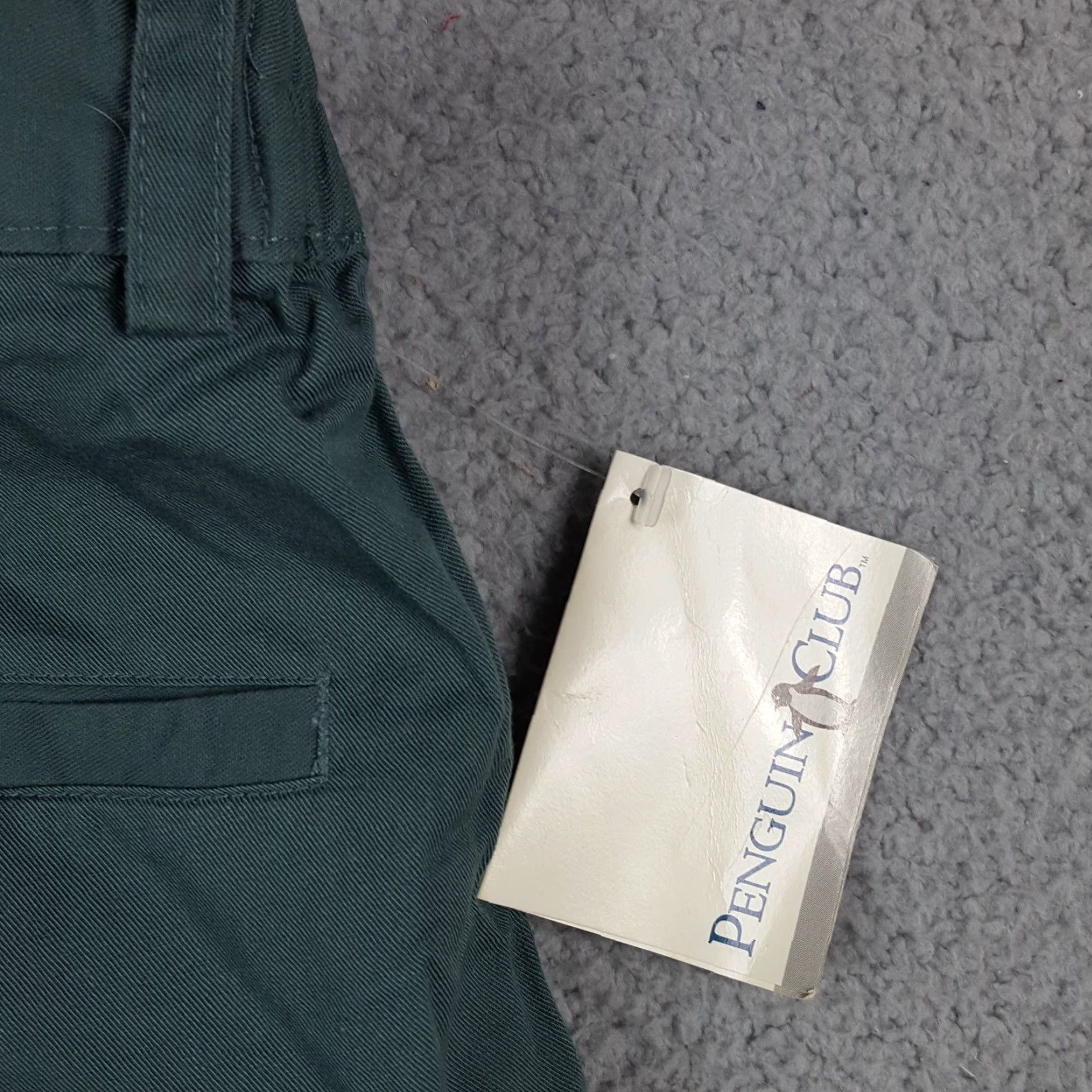 Vintage Vintage Penguin Men's Chino Shorts 32 Green Pleated Front Stretch Waist Summer Casual Retro Y2K Size US 32 / EU 48 - 5 Thumbnail