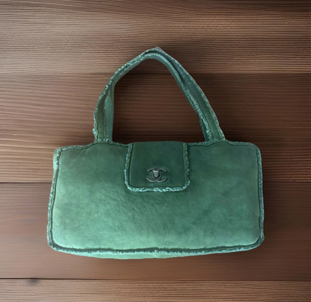 Chanel Chanel Green Suede Shearling Trim CC Turnlock Handbag Size ONE SIZE - 1 Thumbnail