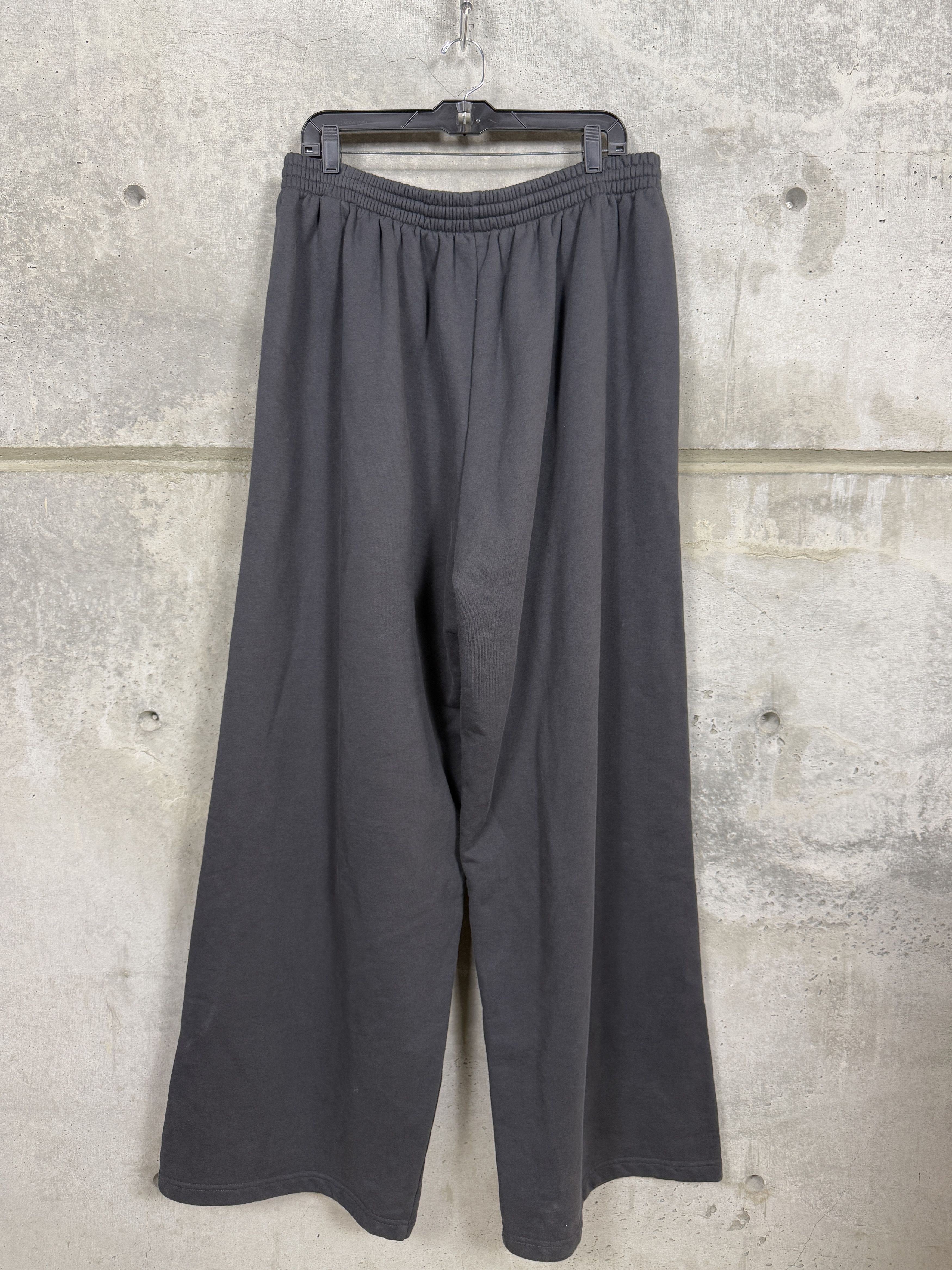 Balenciaga × Under Armour NWOT Balenciaga x Under Armour Baggy Sweatpants Size US 34 / EU 50 - 8 Thumbnail