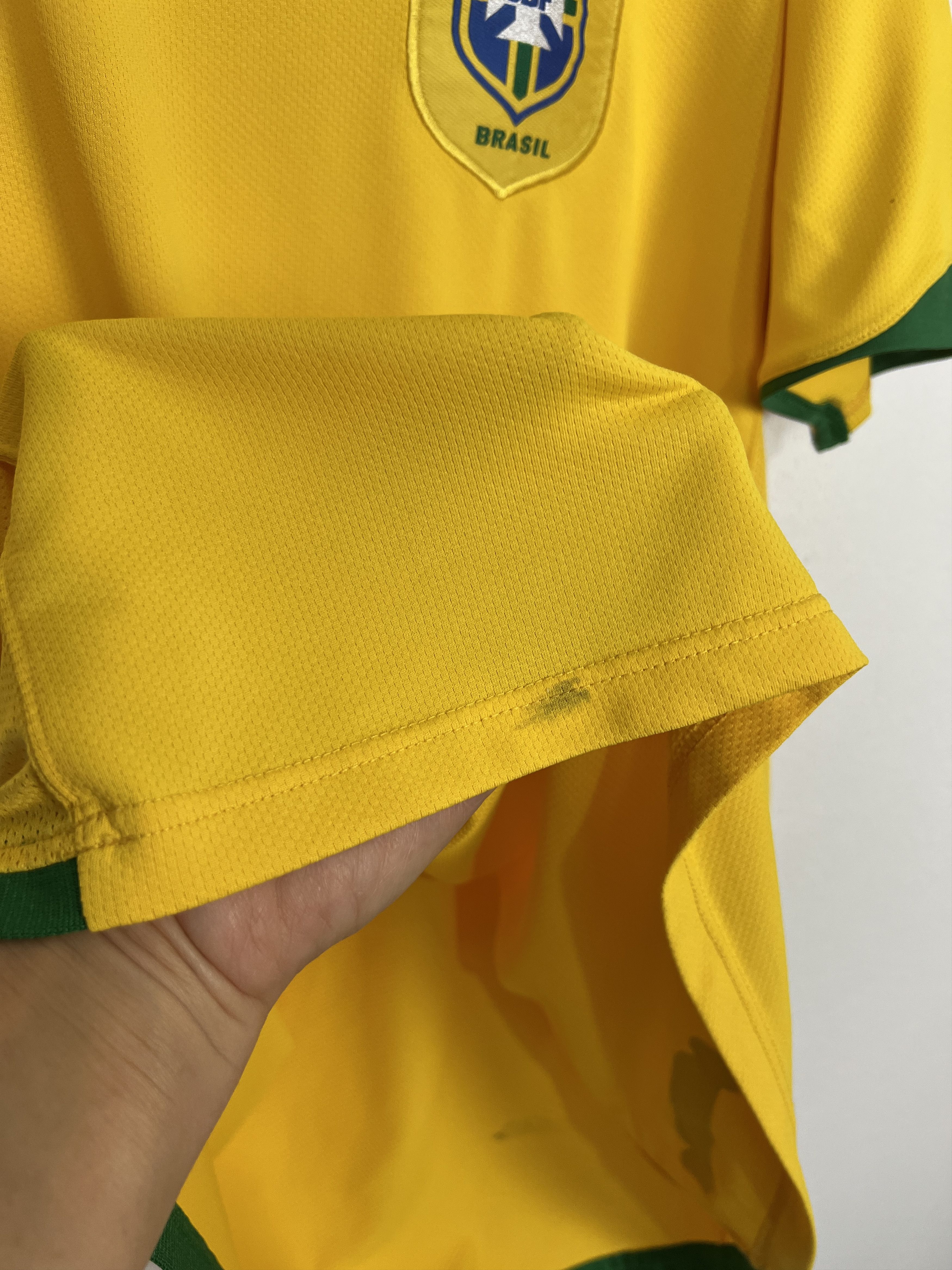 Nike Brazil Home football shirt 2006 Soccer Nike Jersey Trikot Size US XL / EU 56 / 4 - 5 Thumbnail