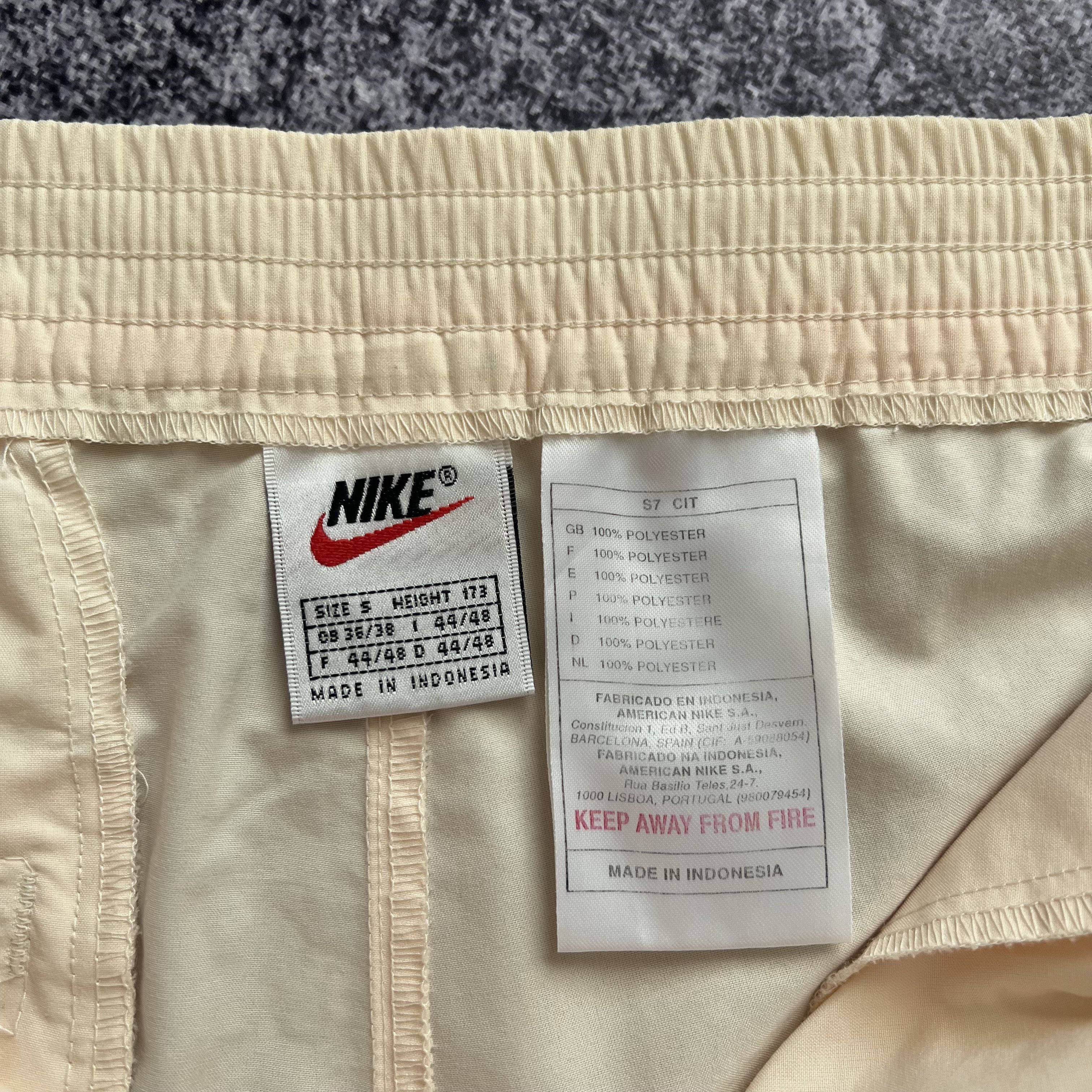 Nike Vintage Nike Shorts Size S Size US 31 - 8 Thumbnail