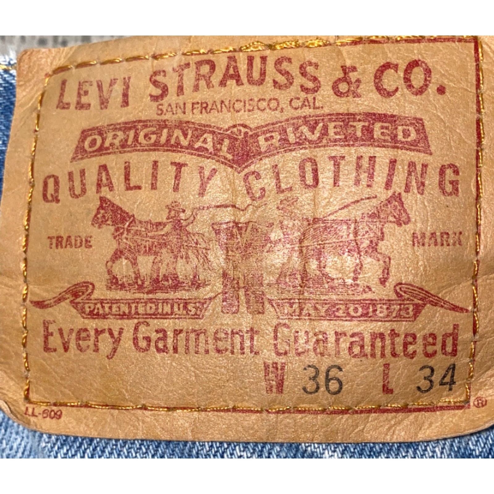Levi's VINTAGE Levi’s Jeans Men 36 x 34 Blue Denim Relaxed Straight Leg Cotton Button Closure Straight Leg Denim Jeans Mens Regular Inseam 34 Vintage Size US 36 / EU 52 - 3 Thumbnail