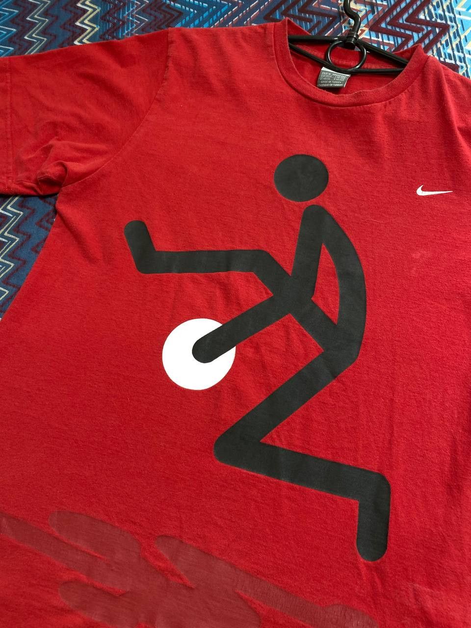 Nike Streetwear red T-Shirt Nike logo print Crazy Y2K Vintage Size US M / EU 48-50 / 2 - 7 Thumbnail