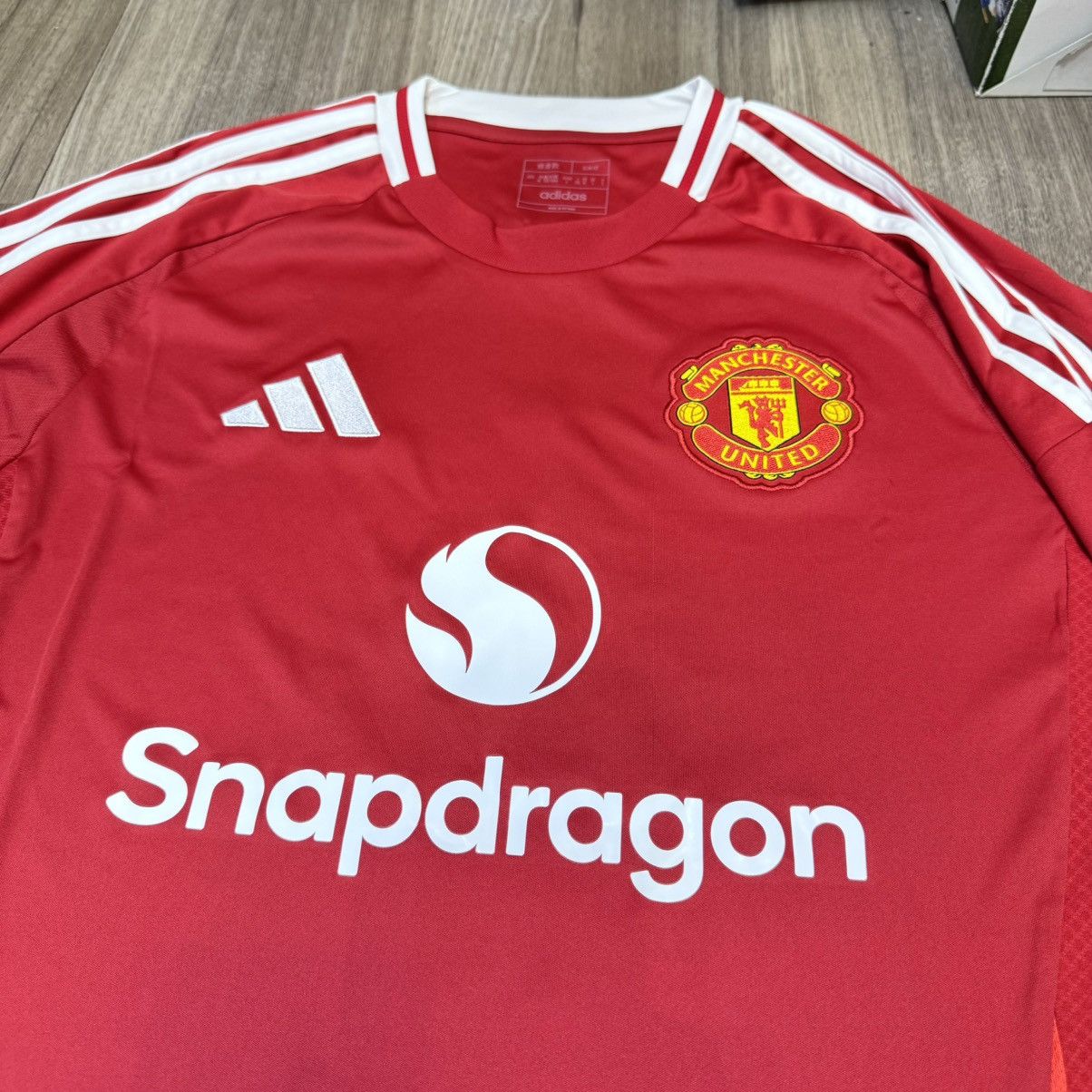 Adidas Manchester United 24/25 home shirt #6 Martinez Size US L / EU 52-54 / 3 - 3 Thumbnail