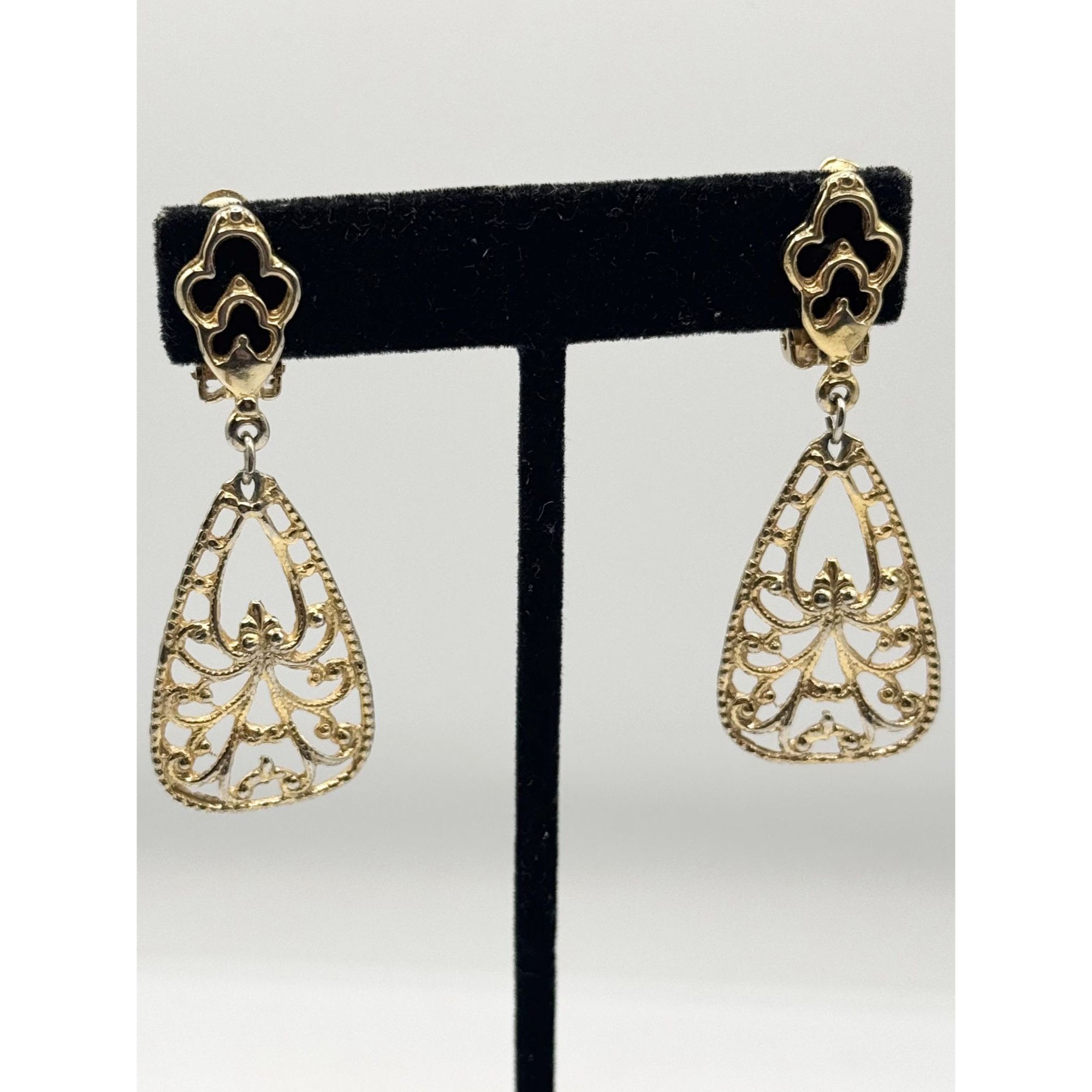 Vintage Vintage Gold Tone Filigree Lightweight Dangle Clip On Earrin Size ONE SIZE - 2 Thumbnail