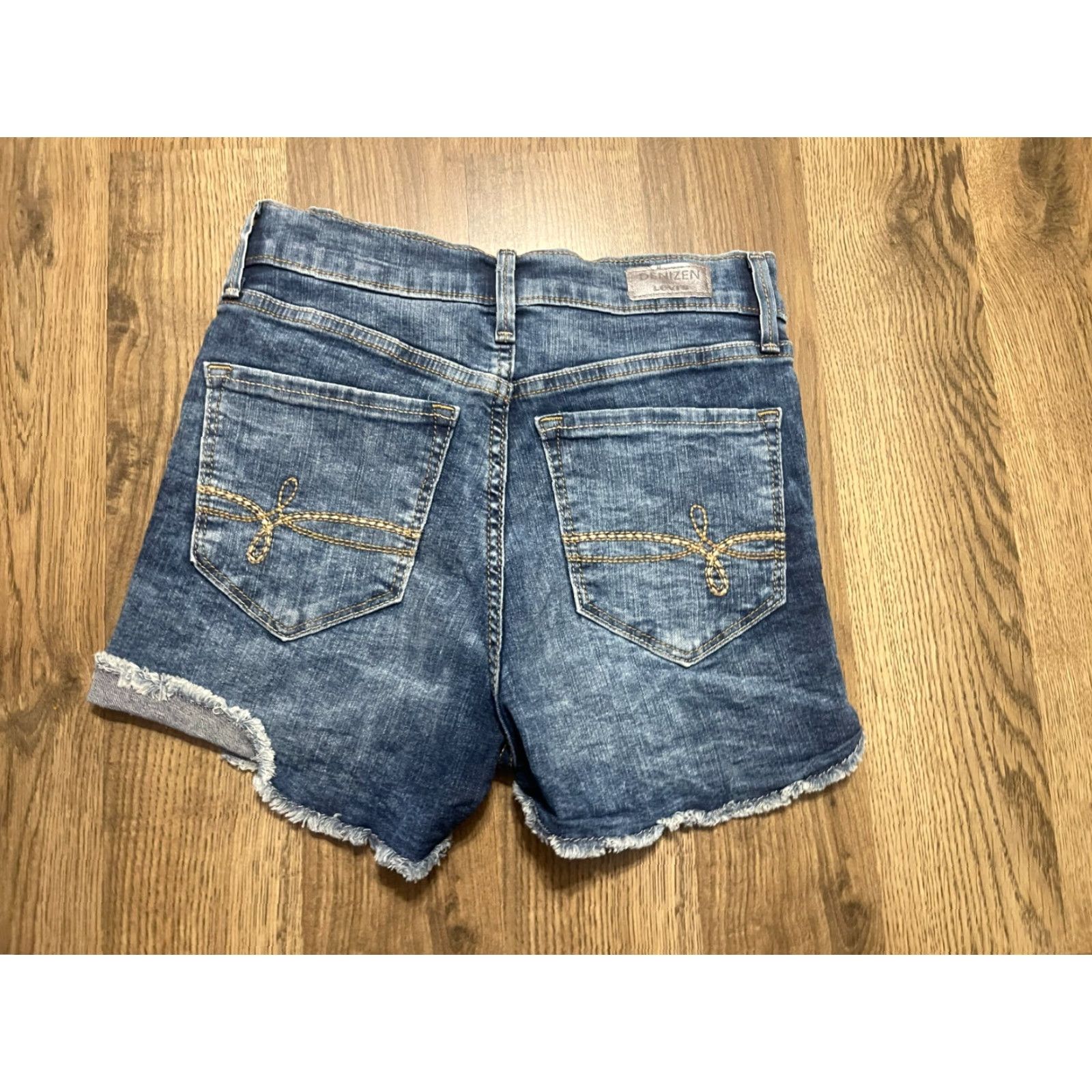 Levi's Levi's Shorts Women's Size W25 Blue Denim Shortie Frayed Hem Size 42" / US 20 - 2 Thumbnail