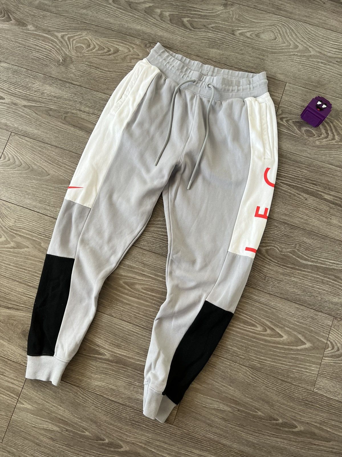 Nike Nike X LFC Liverpool Football Club Big Logo Drill Joggers Size US 32 / EU 48 - 9 Thumbnail