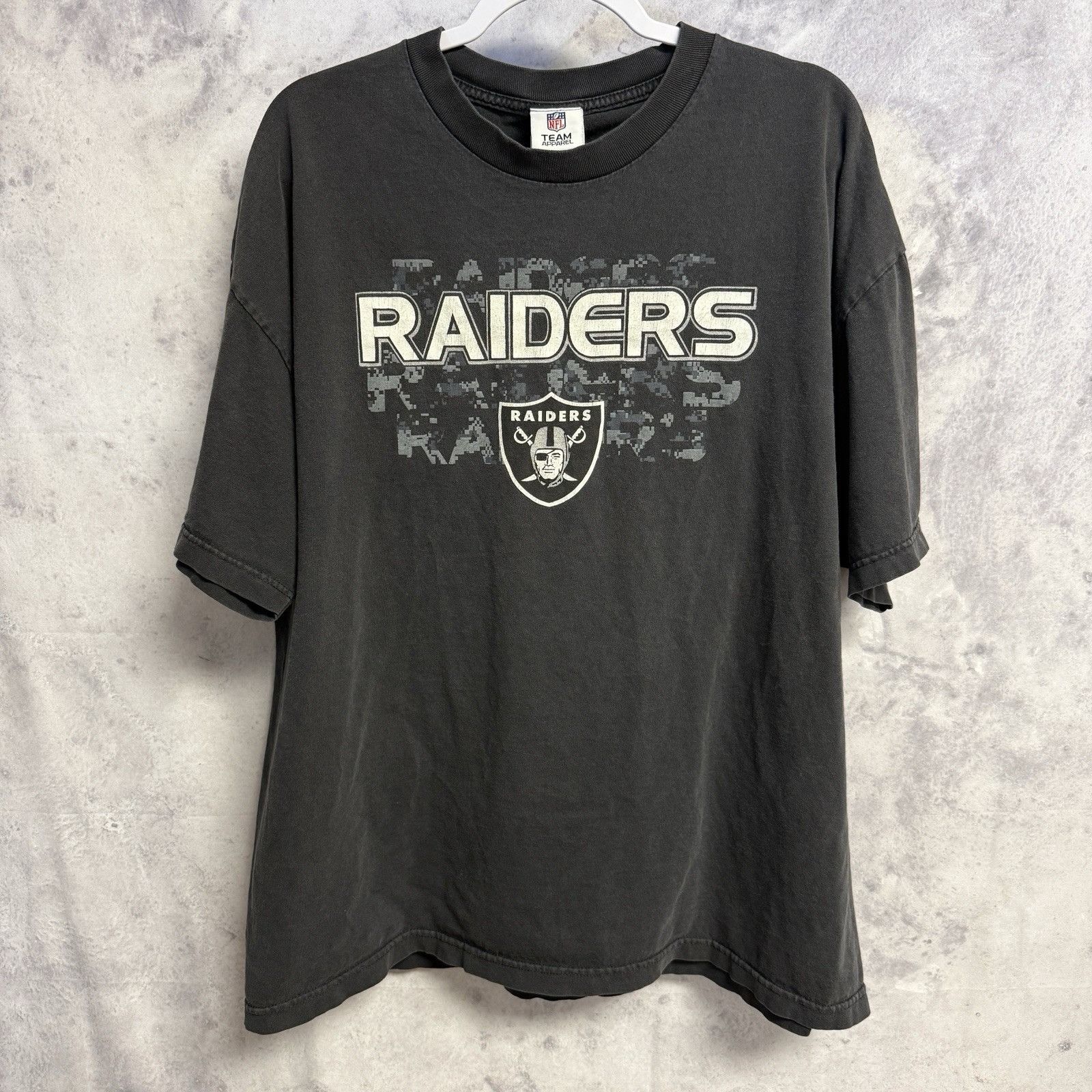 NFL Vintage Oakland Raiders T Shirt Mens 2XL Faded Black NFL Sho Size US XXL / EU 58 / 5 - 2 Thumbnail