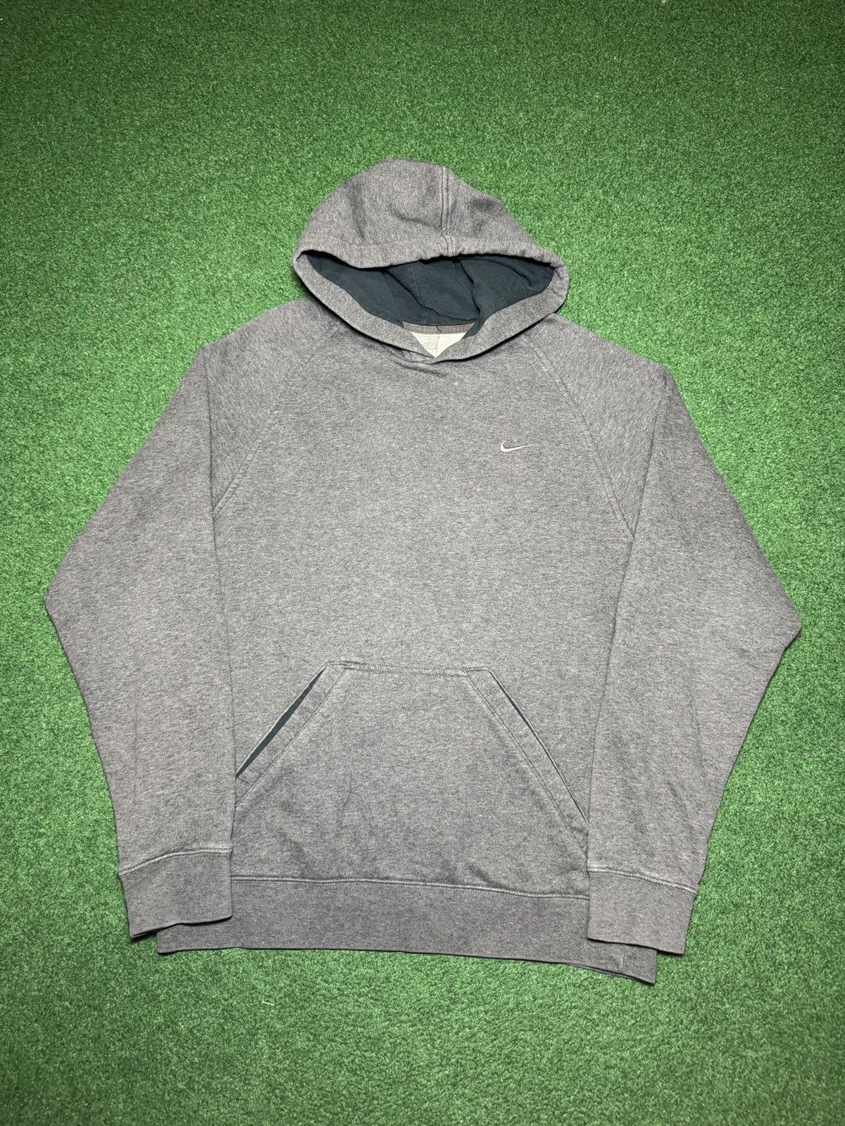 Nike Vintage Y2K Nike Gray Tag Medium Pullover Hoodie Sweatshirt Size US M / EU 48-50 / 2 - 1 Thumbnail