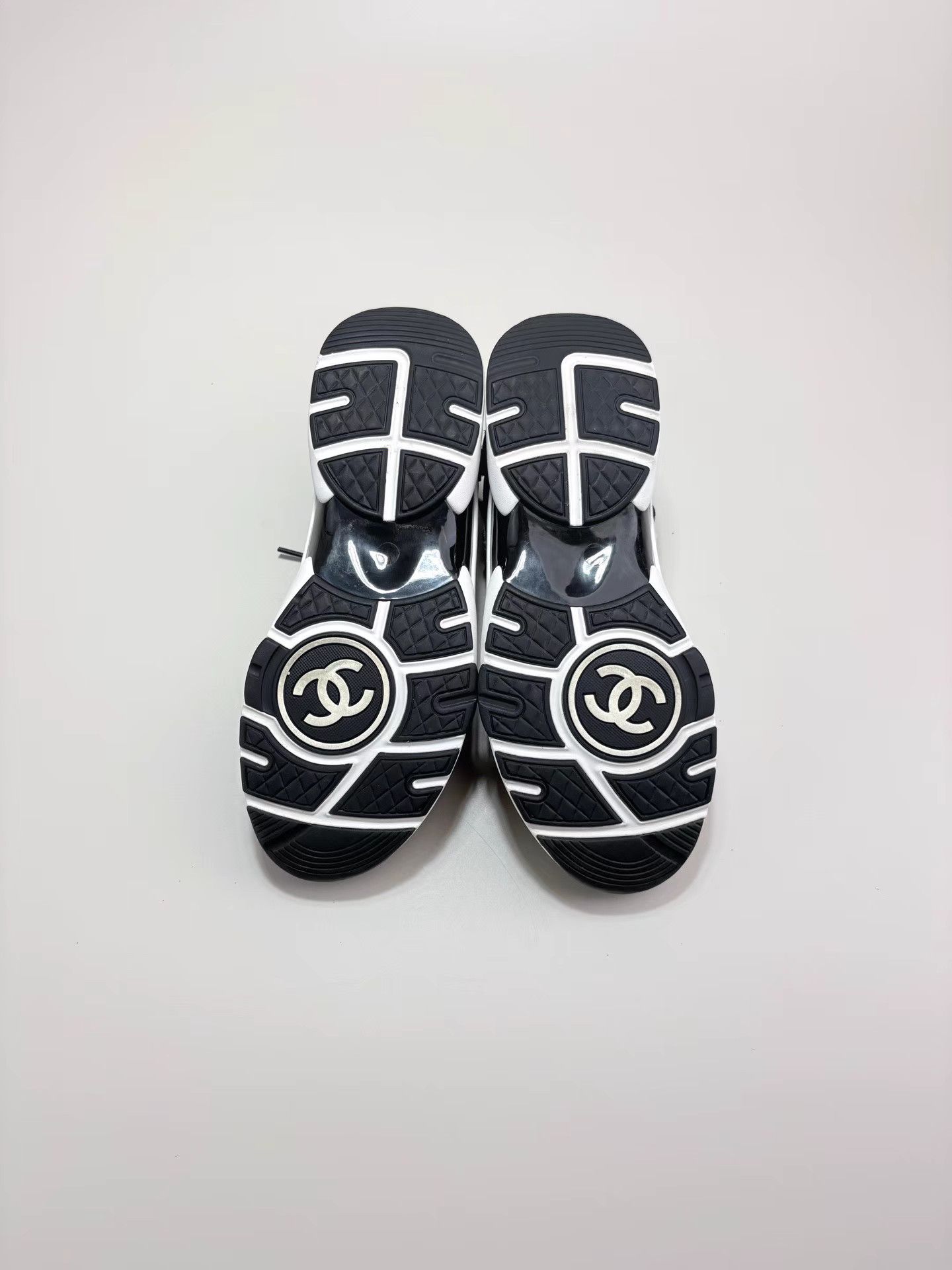 Chanel CHANEL Black and White Knit Sneakers K1 Size US 8 / IT 38 - 6 Thumbnail