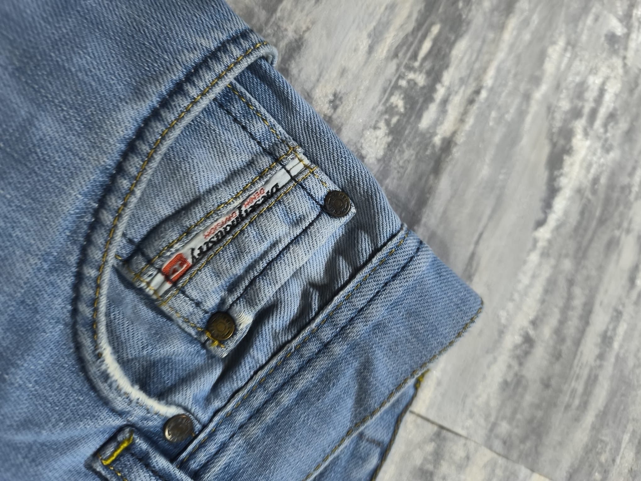 Diesel vtg diesel Italy 90s loose straight light blue faded jeans Size US 33 - 10 Thumbnail