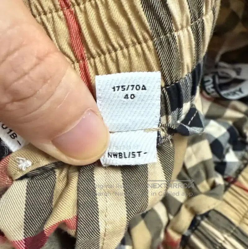 Burberry Burberry Women's Khaki Check Shorts. Size 28" / US 6 / IT 42 - 5 Thumbnail