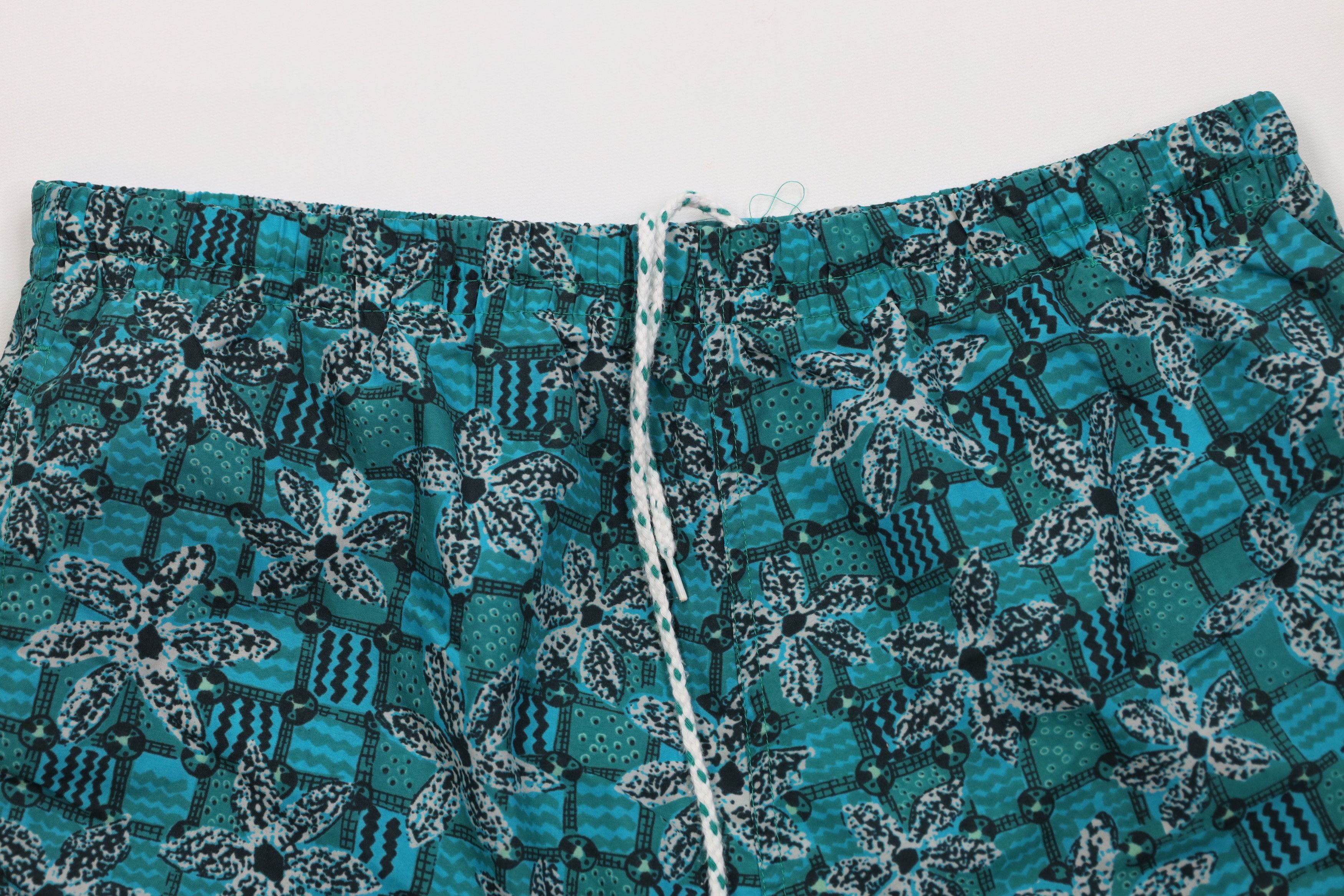 Vintage Vintage 90s Streetwear Flower Plaid Lined Shorts Swim Trunks Size US 34 / EU 50 - 2 Thumbnail