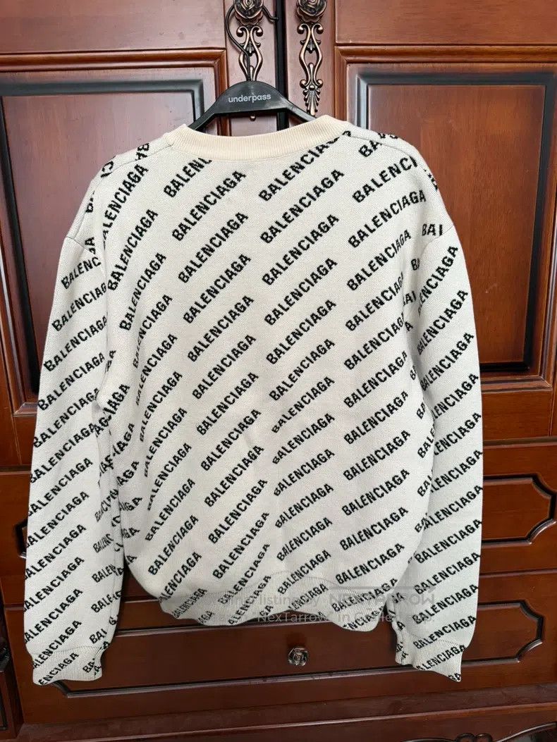 Balenciaga Balenciaga Full logo white sweater, size XS Size US XS / EU 42 / 0 - 3 Thumbnail