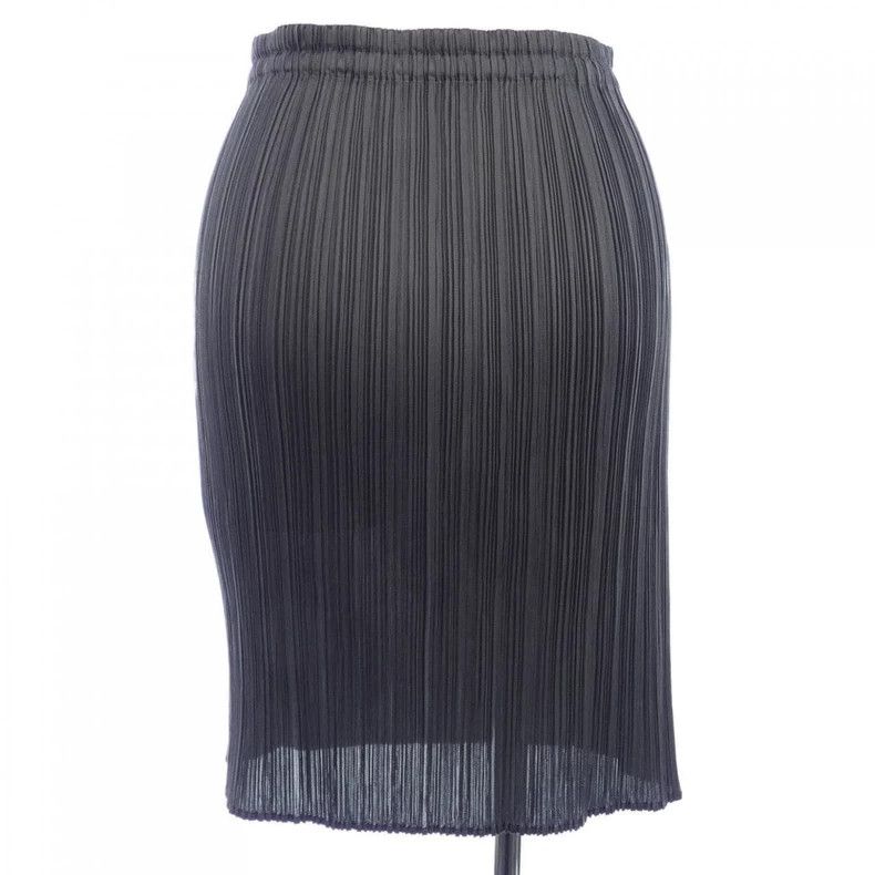 Issey Miyake Issey Miyake size:4 Black basic short skirt Size 31" - 2 Thumbnail