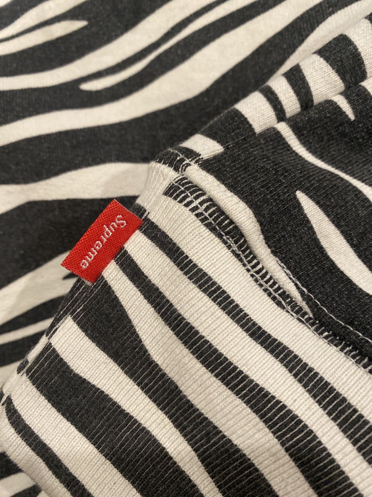 Supreme Supreme zebra bogo sweater Size US M / EU 48-50 / 2 - 8 Thumbnail