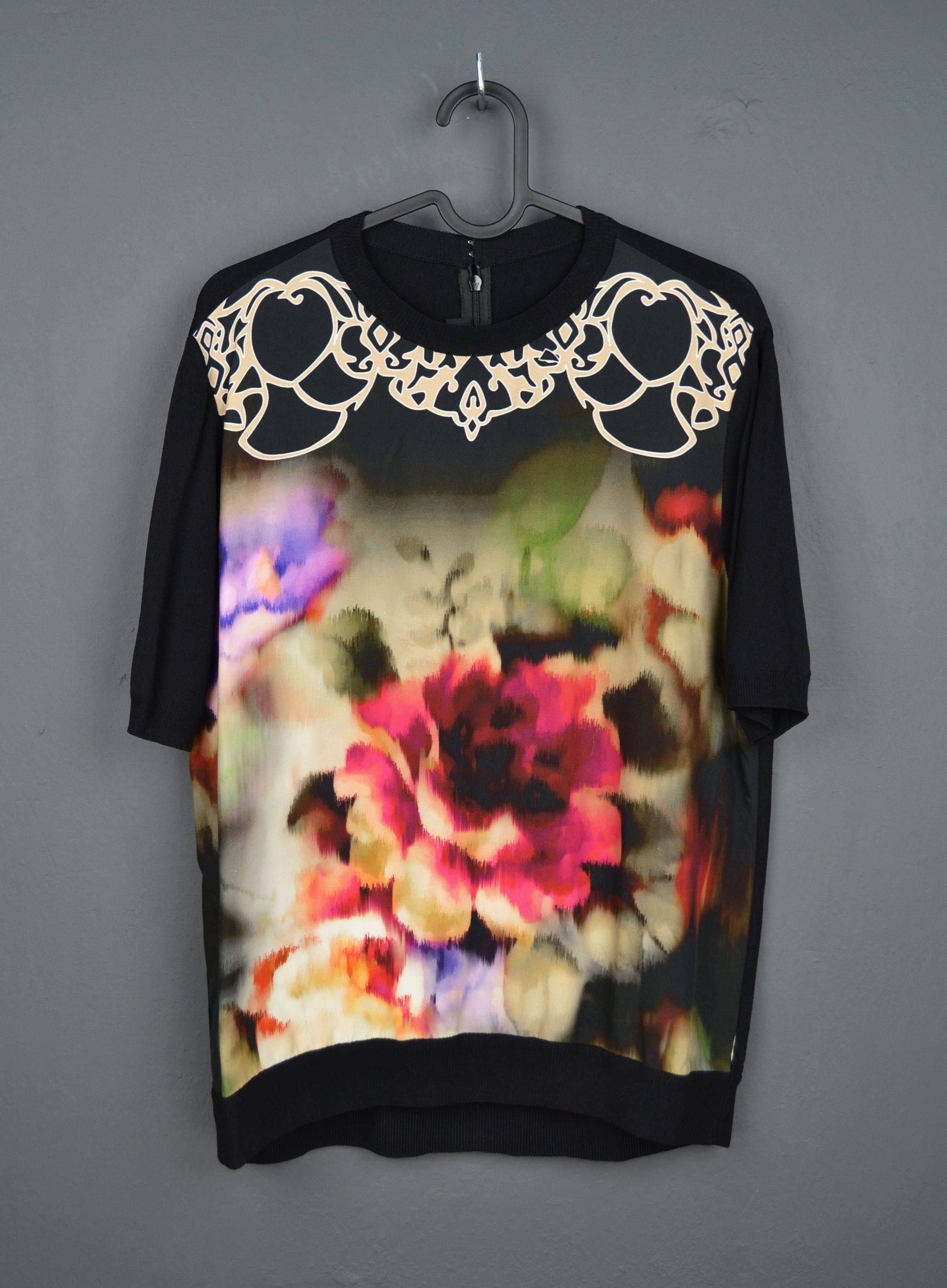 Elie Saab Elie Saab 44 size IT Top Blouse Printed Floral Size M / US 6-8 / IT 42-44 - 1 Thumbnail
