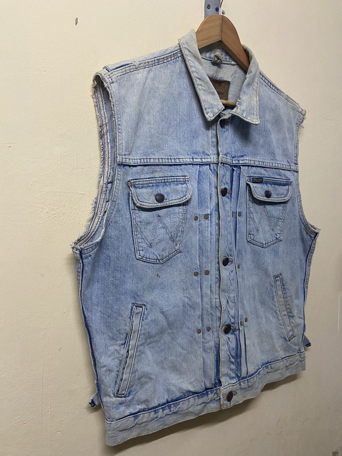 Vintage × Wrangler Vintage Wranglers Distressed Denim Jacket Size US L / EU 52-54 / 3 - 2 Thumbnail