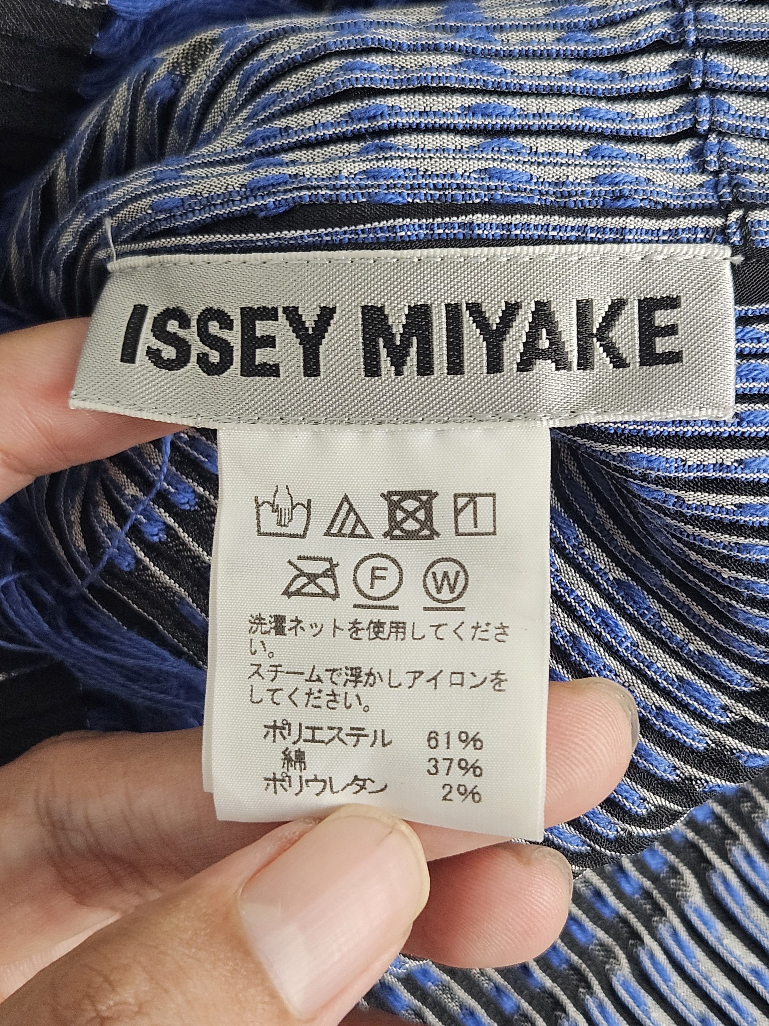 Homme Plisse Issey Miyake × Issey Miyake × Pleats Please Issey Miyake Issey Miyake Striped Plisse FW2018 Size S / US 4 / IT 40 - 4 Thumbnail
