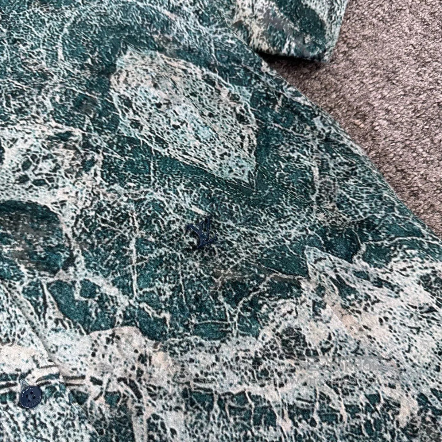 Louis Vuitton Louis Vuitton Marble pattern, silk short-sleeved shirt| Size US S / EU 44-46 / 1 - 4 Thumbnail