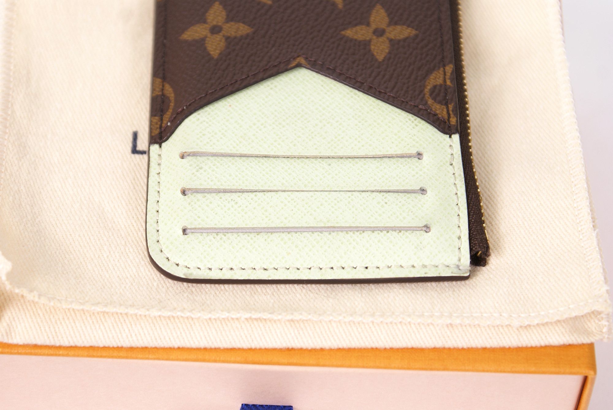 Louis Vuitton Louis Vuitton Romy Card Holder Zip Coin Pouch Matcha M82939 Size ONE SIZE - 4 Thumbnail