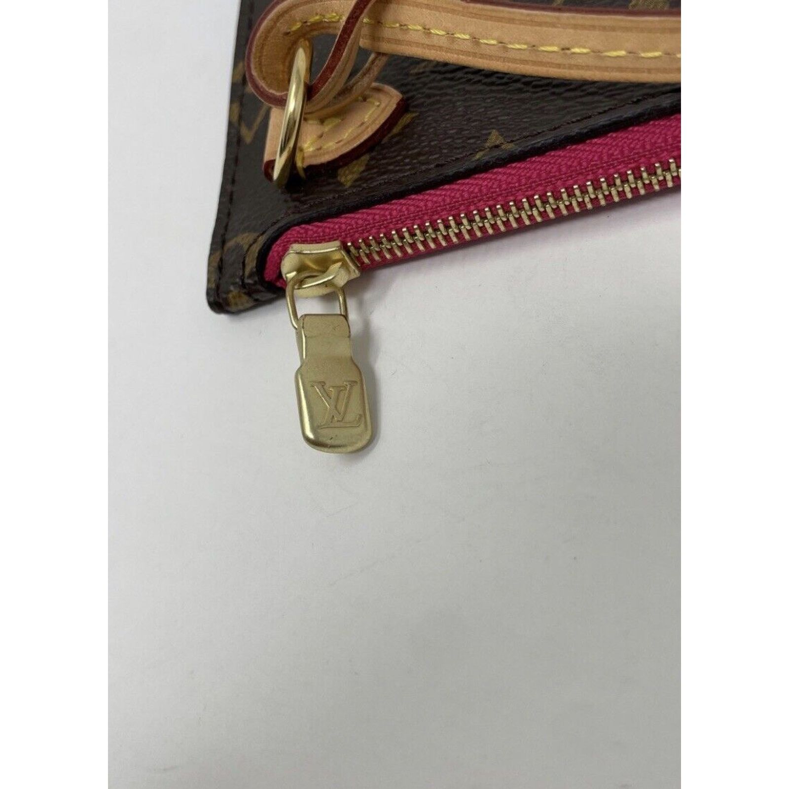 Louis Vuitton AUTHENTIC LOUIS VUITTON Large Monogram Pink Pouch Pochette Size ONE SIZE - 9 Thumbnail