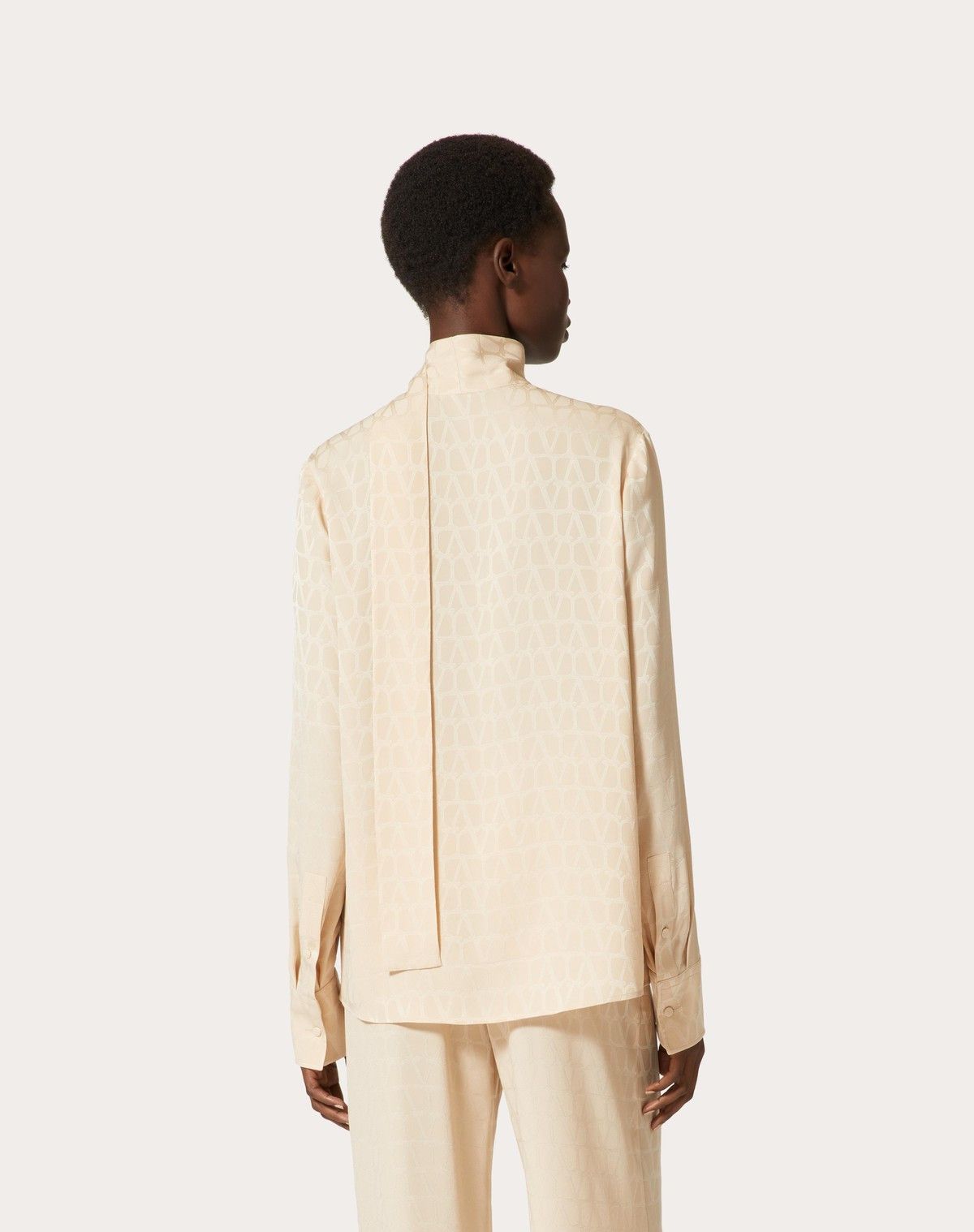 Valentino o1s1wg110525 Toile Iconographe Silk Jacquard Blouse in Beige Size XS / US 0-2 / IT 36-38 - 5 Thumbnail