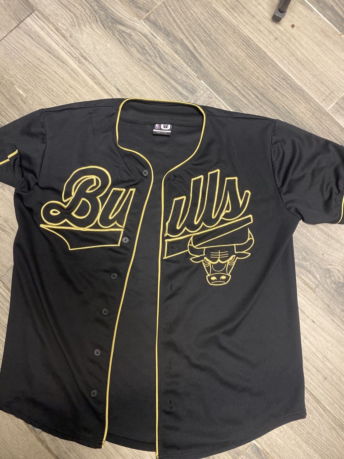 NBA RARE Chicago Bulls Black and Gold baseball jersey Size US L / EU 52-54 / 3 - 1 Thumbnail