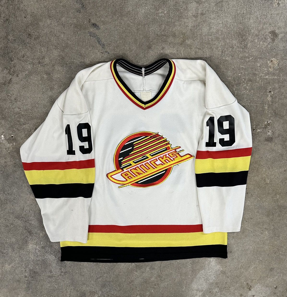 Ccm Vintage 90s CCM Vancouver Canucks Hockey Jersey #19 READ Size US L / EU 52-54 / 3 - 1 Thumbnail