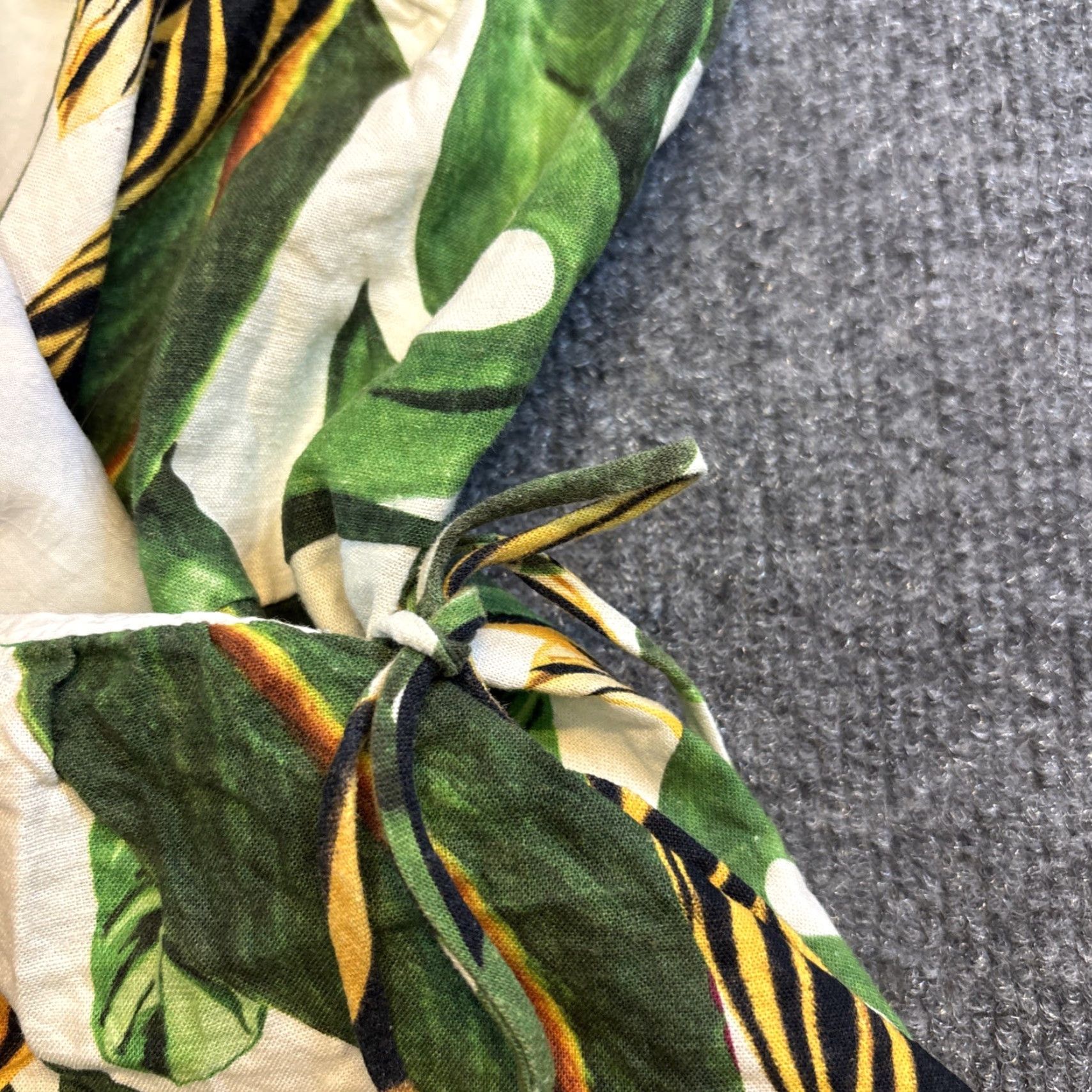 Farm Rio **FARM Rio Max Mini Ruffle Tropical Linen Wrap Green Dress** User: **Farm Rio Max Tropical Mini Ruffle Linen Wrap Green Dress** Size M / US 6-8 / IT 42-44 - 3 Thumbnail