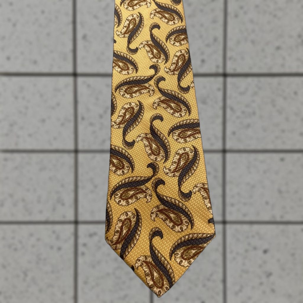 Valentino VINTAGE Valentino Tie 100% Silk Hand Made Italy Yellow Paisley 4x57 Classic Menswear Tie Size ONE SIZE - 1 Thumbnail