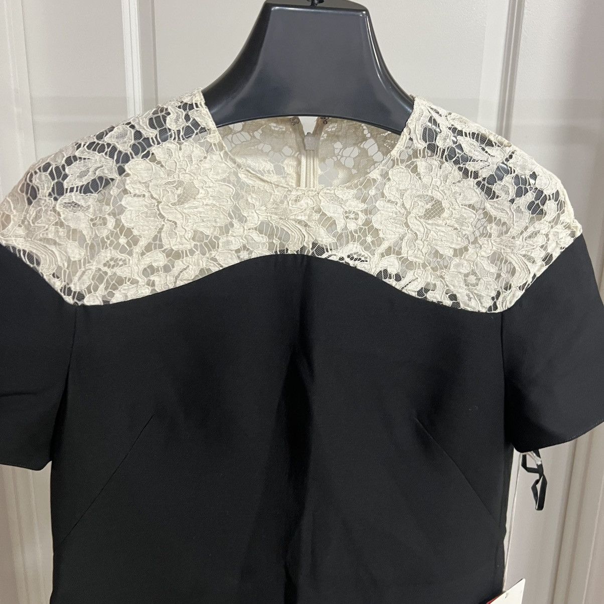 Valentino Valentino Crêpe Couture lace-trimmed minidress dress 40 (IT) Size S / US 4 / IT 40 - 3 Thumbnail