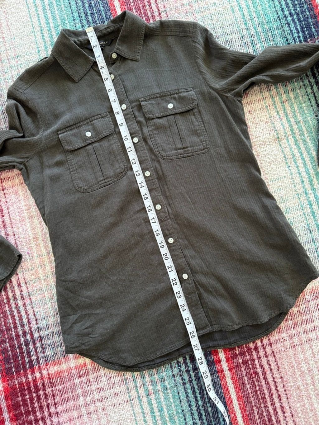 Banana Republic Women's Banana Republic Green Herringbone Officer Shirt S Size S / US 4 / IT 40 - 7 Thumbnail