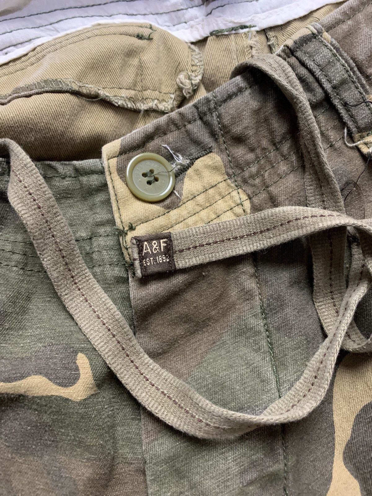 Abercrombie & Fitch 🐍 SOLD 🐍Abercrombie & Fitch - Trash Faded Cargo Camo Pants Size US 32 / EU 48 - 6 Thumbnail